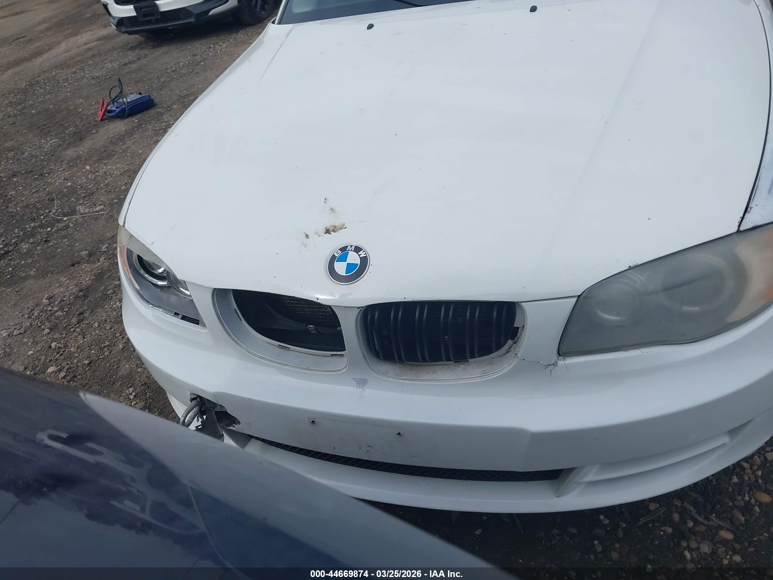 2009 Bmw 128i   White vin: WBAUP73559VK75017