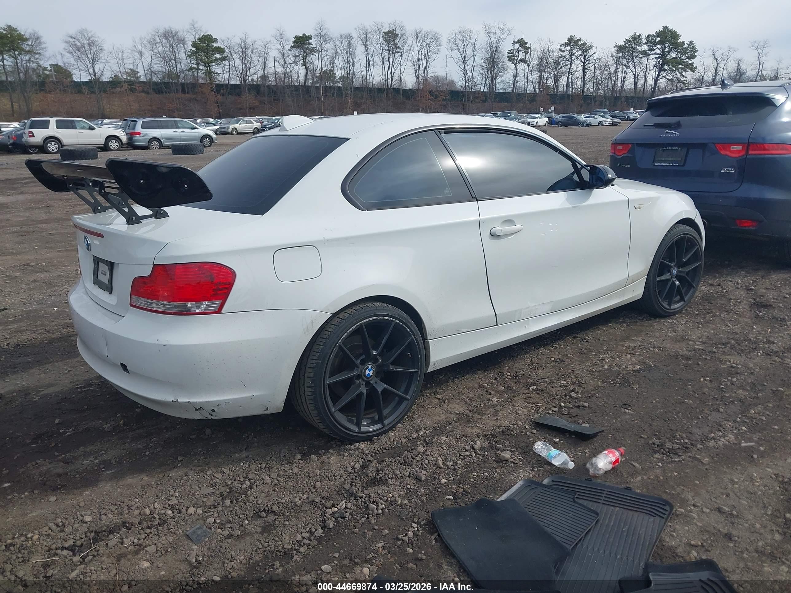 2009 Bmw 128i   White vin: WBAUP73559VK75017