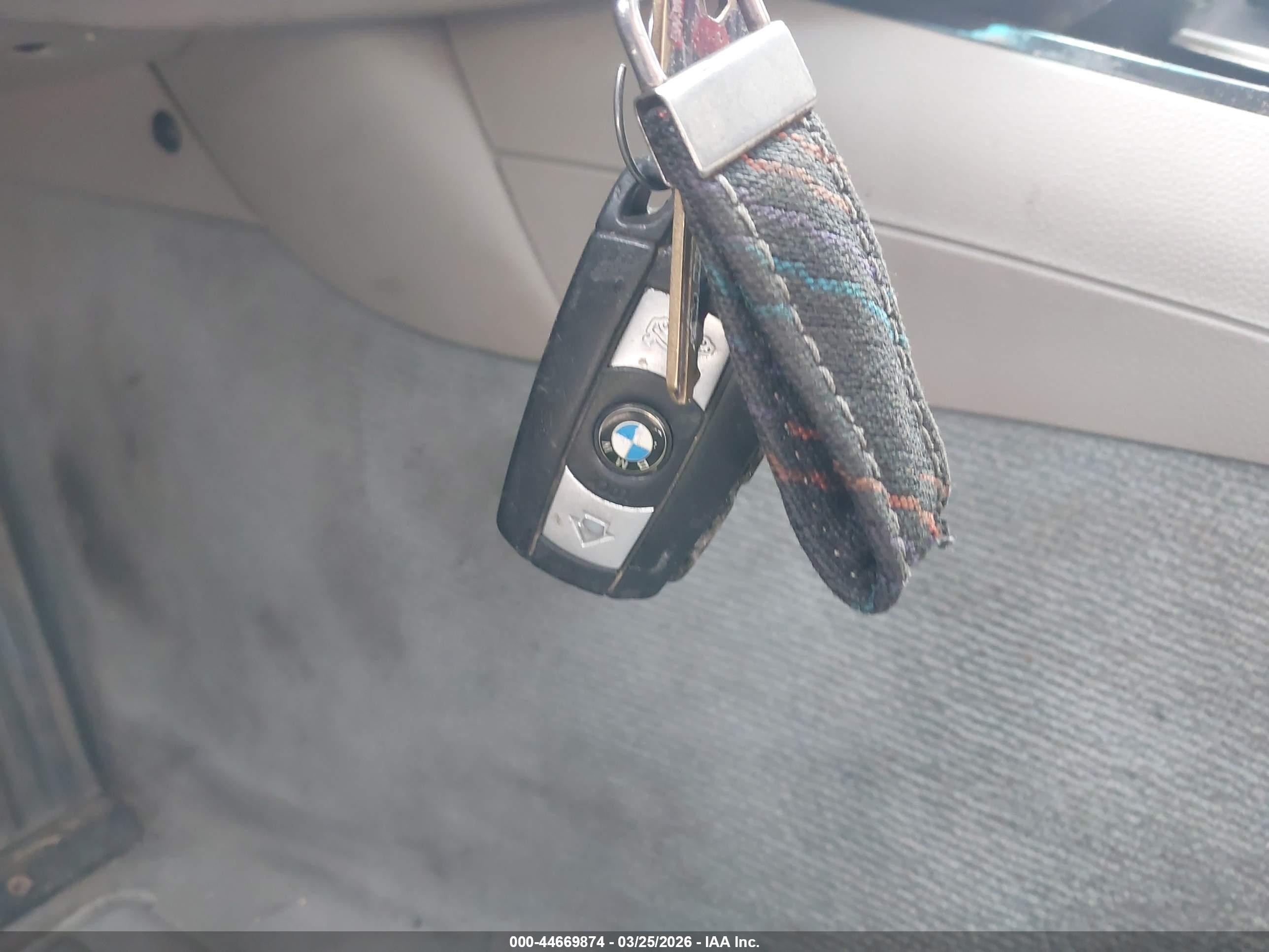 2009 Bmw 128i   White vin: WBAUP73559VK75017