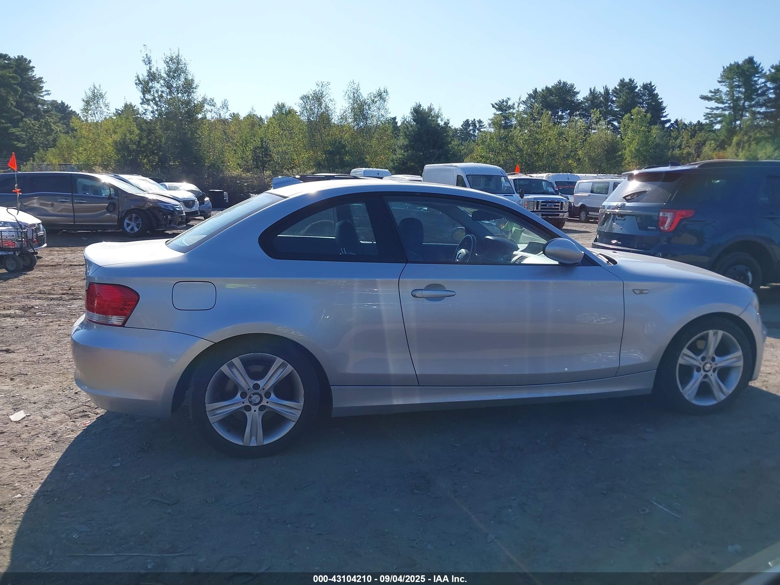 2009 Bmw 128i   Silver vin: WBAUP735X9VF07548