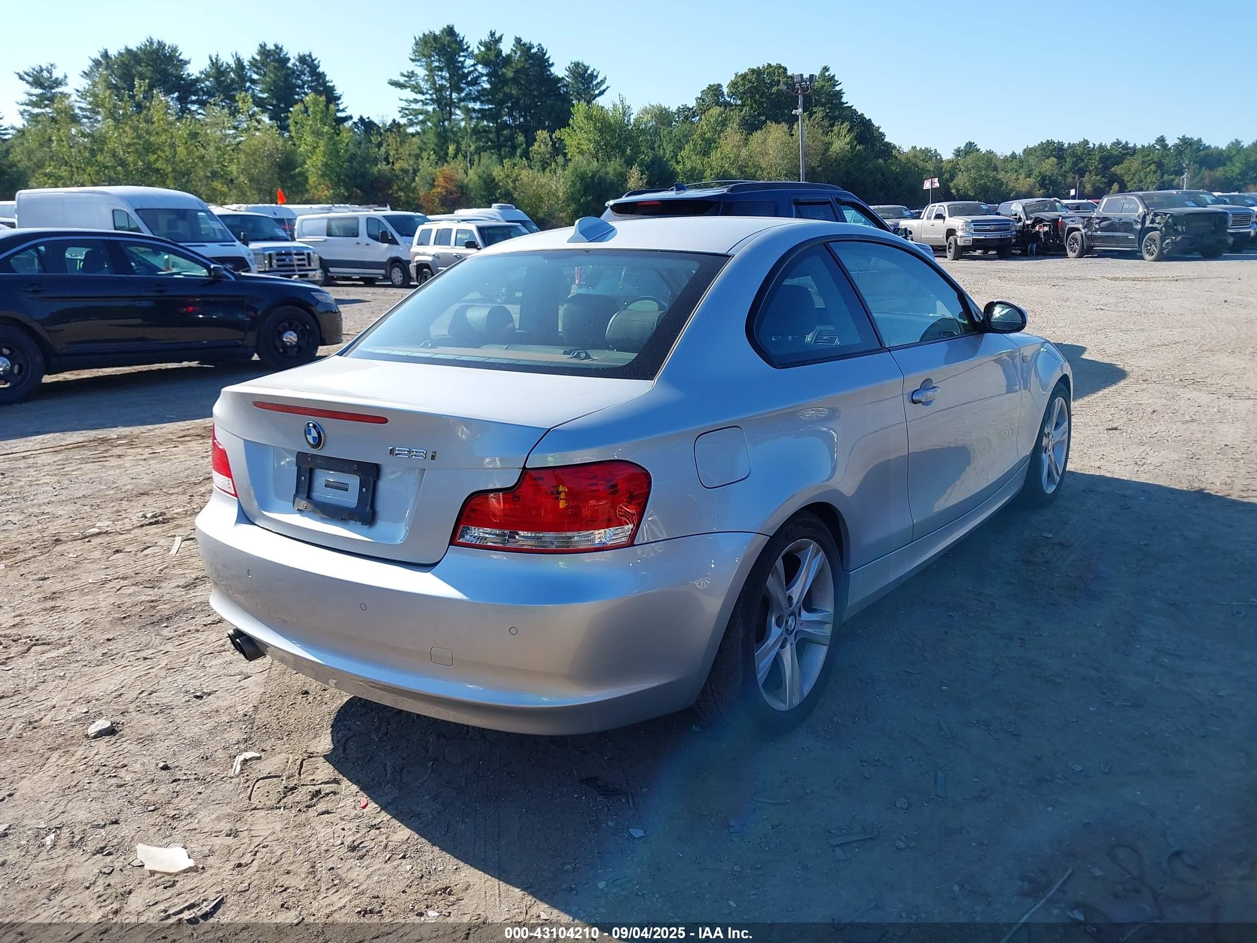 2009 Bmw 128i   Silver vin: WBAUP735X9VF07548