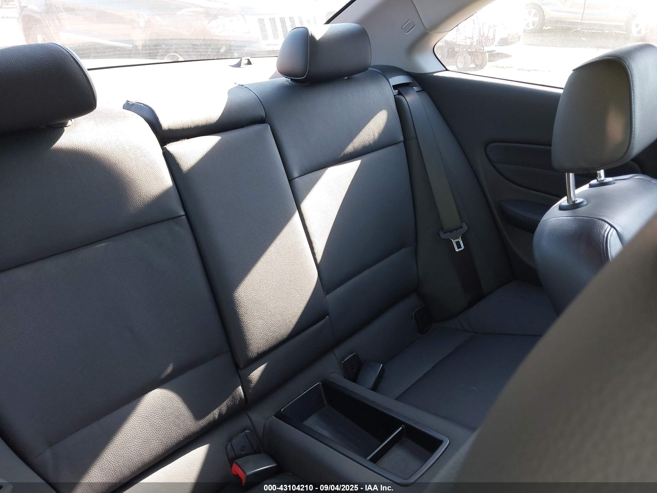 2009 Bmw 128i   Silver vin: WBAUP735X9VF07548