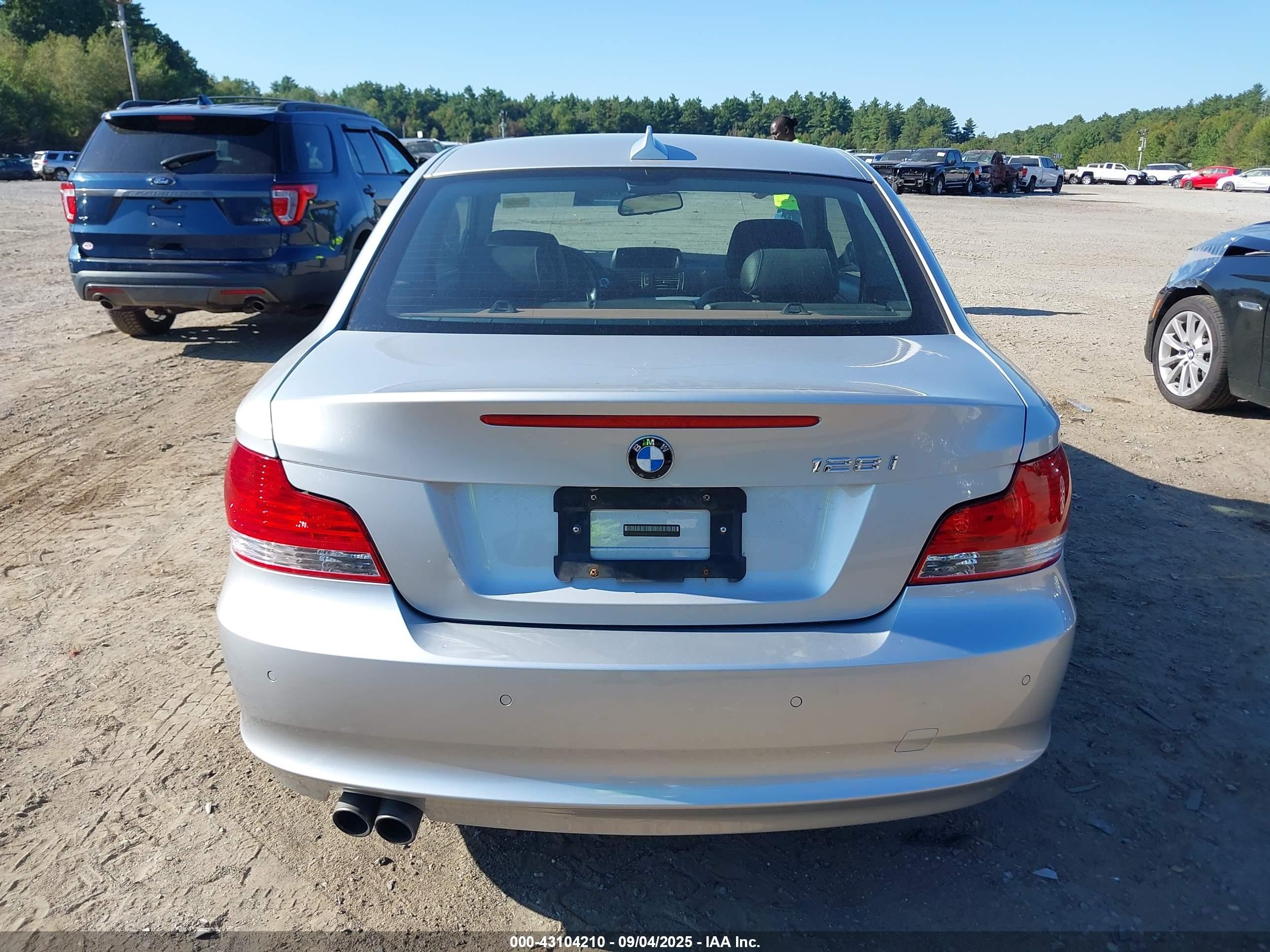 2009 Bmw 128i   Silver vin: WBAUP735X9VF07548