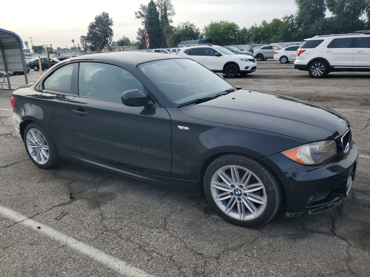 2011 Bmw 128 I Черный vin: WBAUP7C50BVM54670