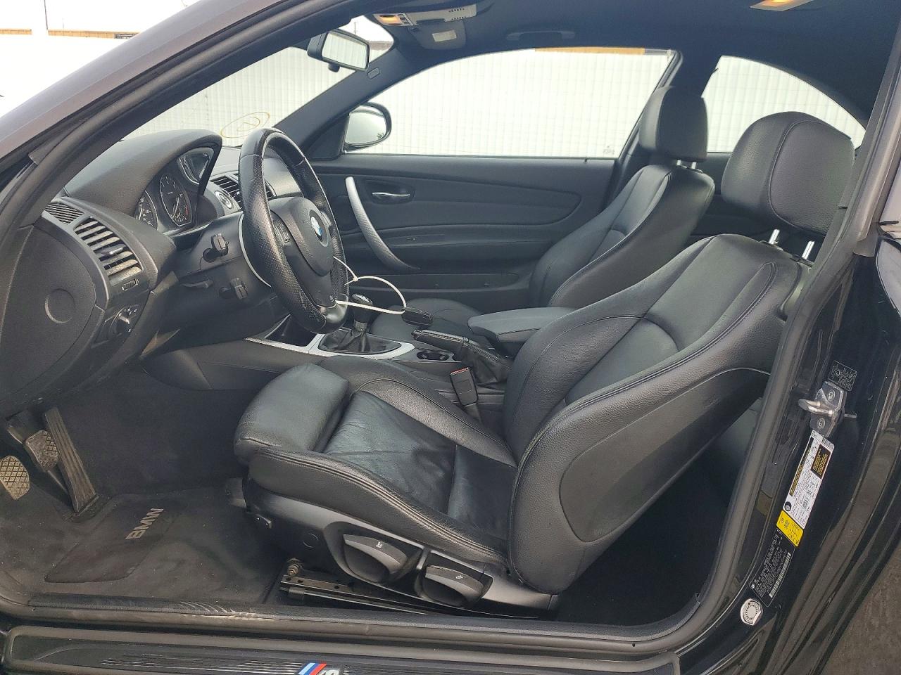 2011 Bmw 128 I Черный vin: WBAUP7C50BVM54670