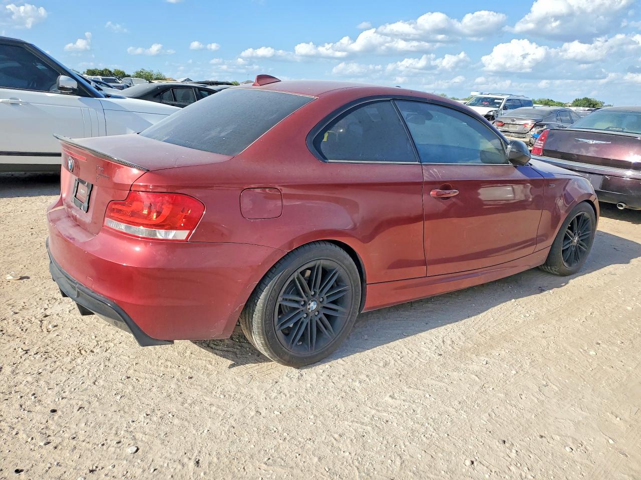 2013 Bmw 128 I Красный vin: WBAUP7C50DVP25939