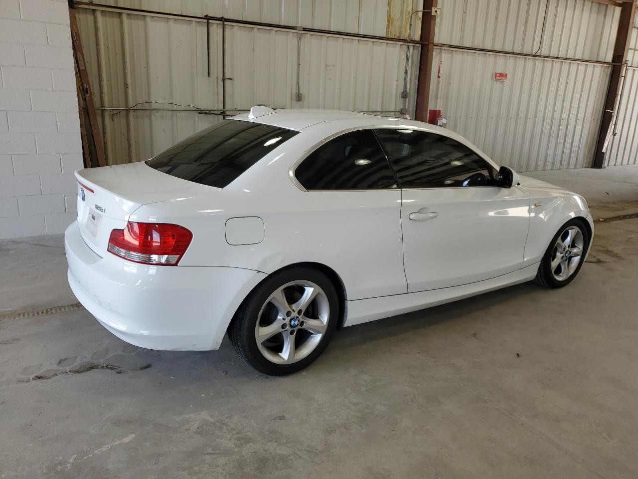 2010 Bmw 128 I   White vin: WBAUP7C51AVK77092