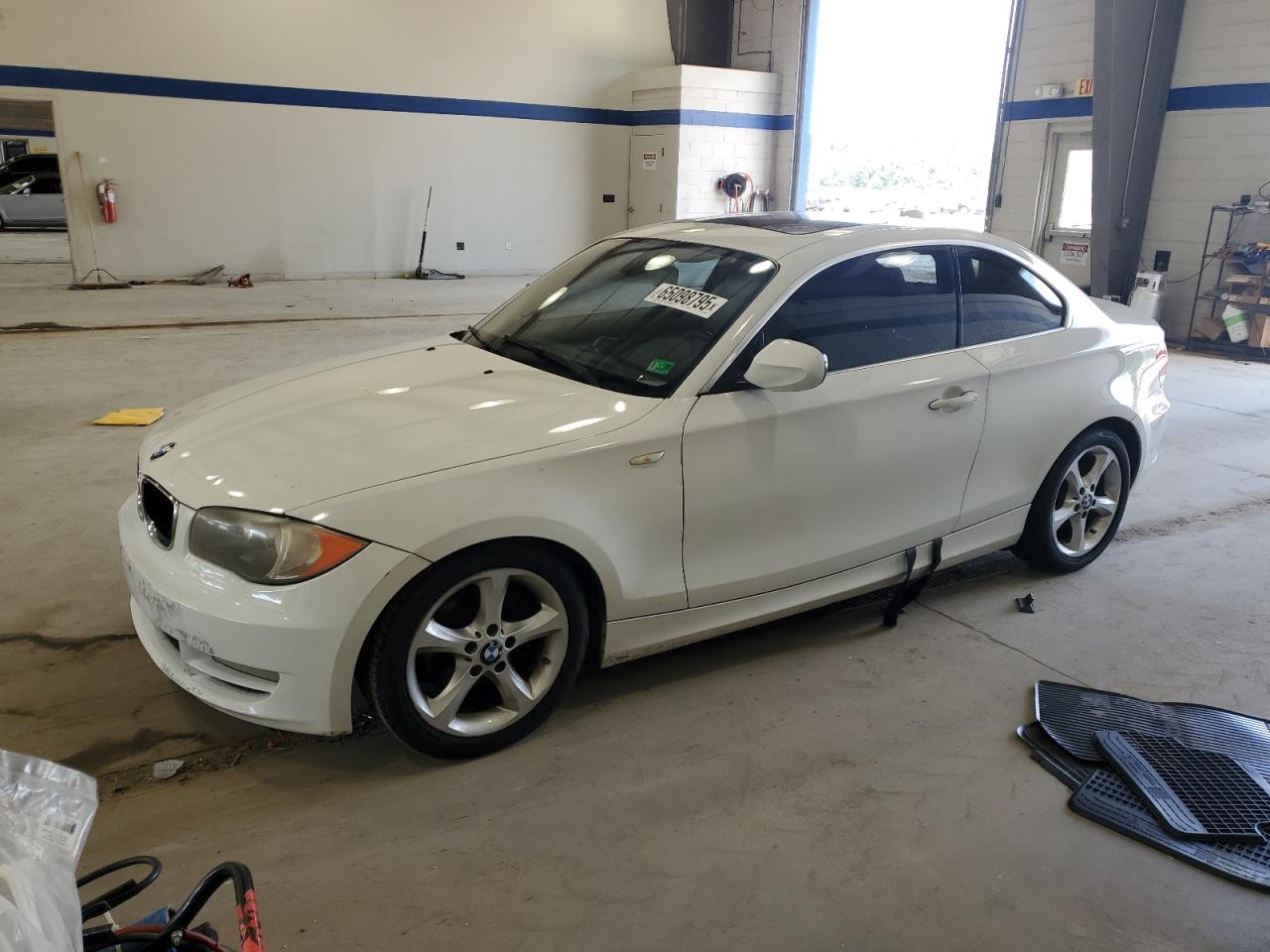 2010 Bmw 128 I   White vin: WBAUP7C51AVK77092