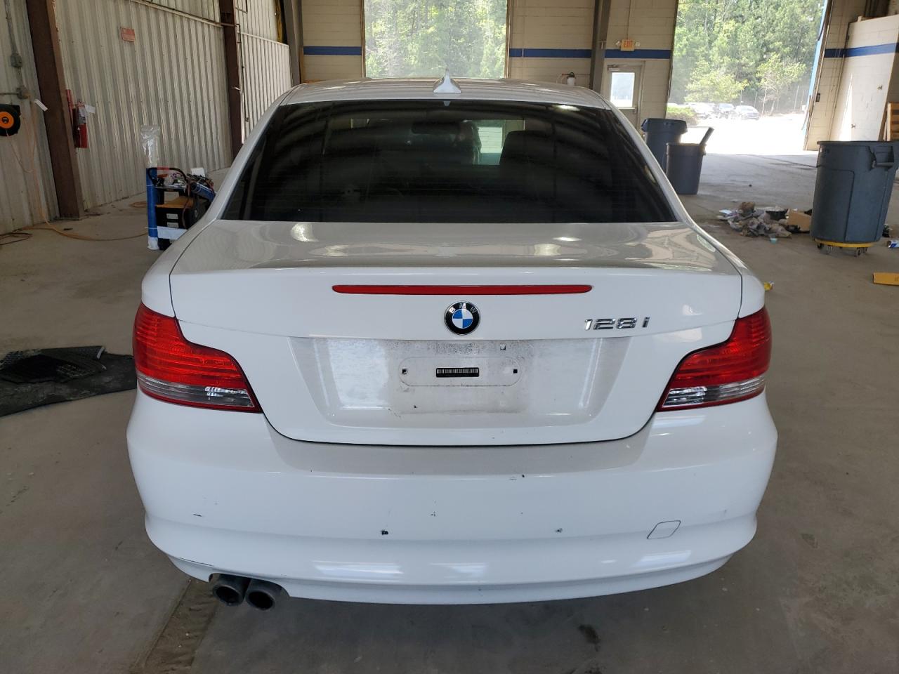 2010 Bmw 128 I   White vin: WBAUP7C51AVK77092