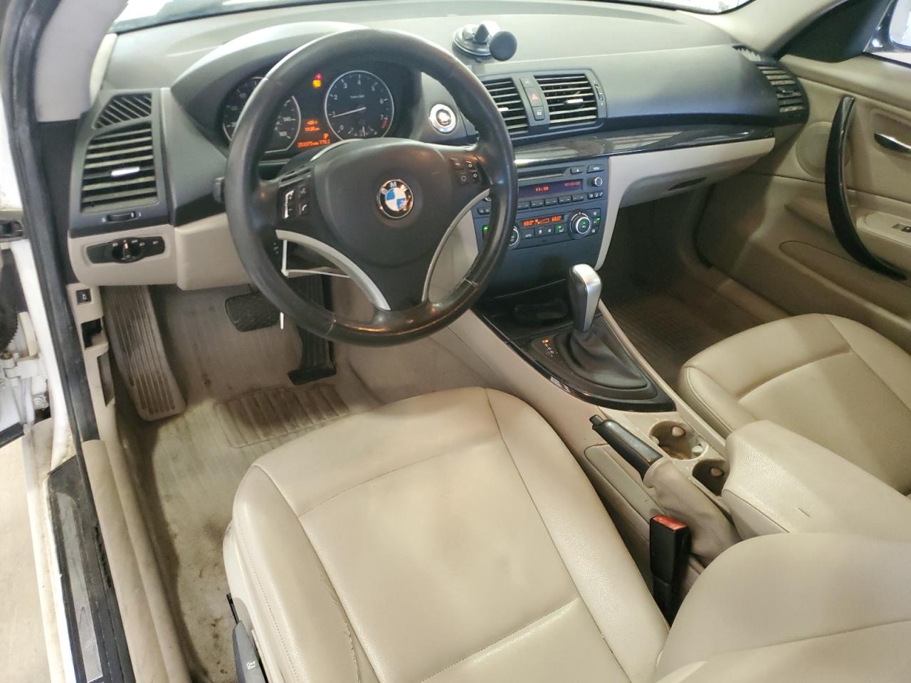 2010 Bmw 128 I   White vin: WBAUP7C51AVK77092