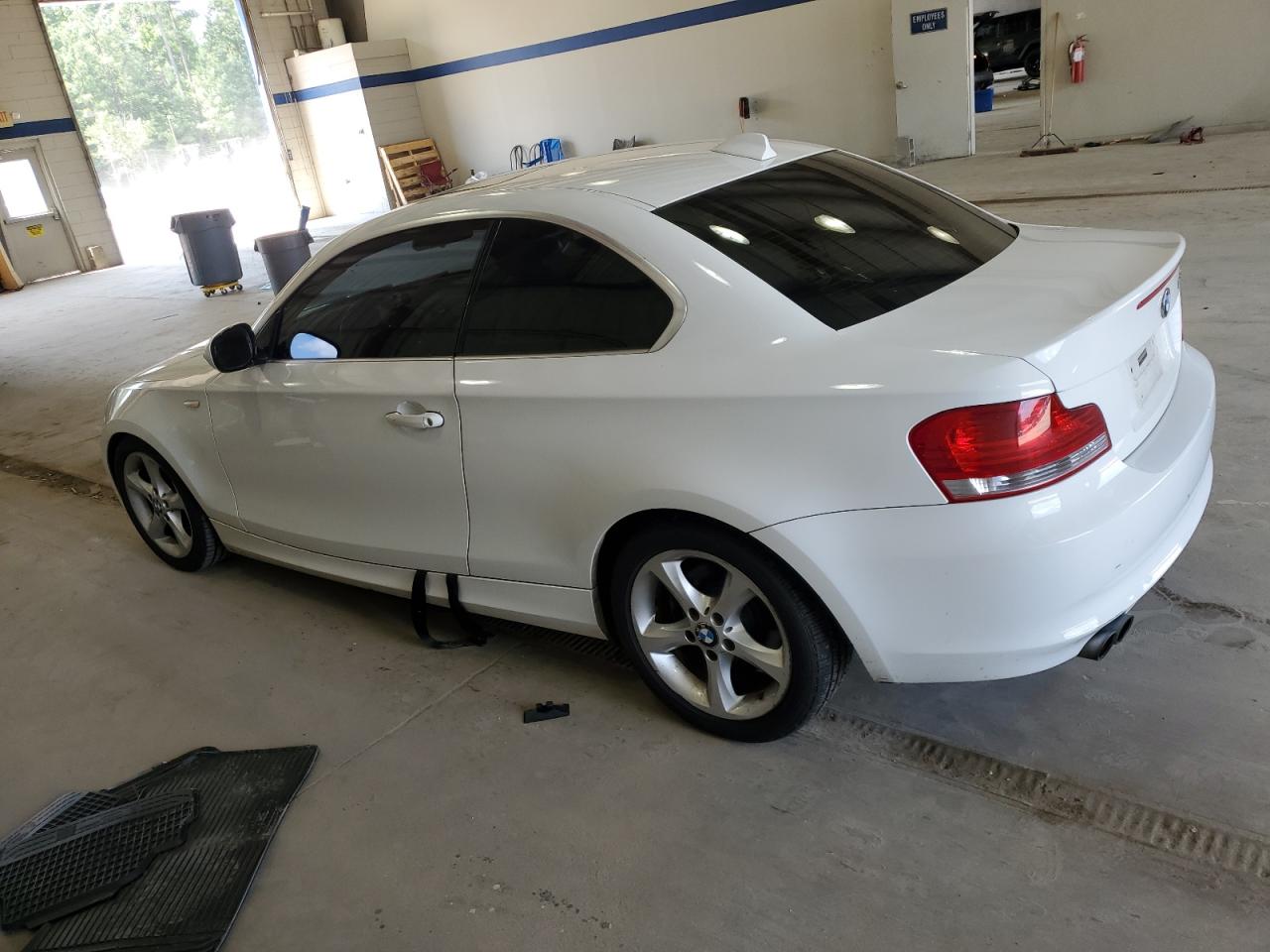 2010 Bmw 128 I   White vin: WBAUP7C51AVK77092