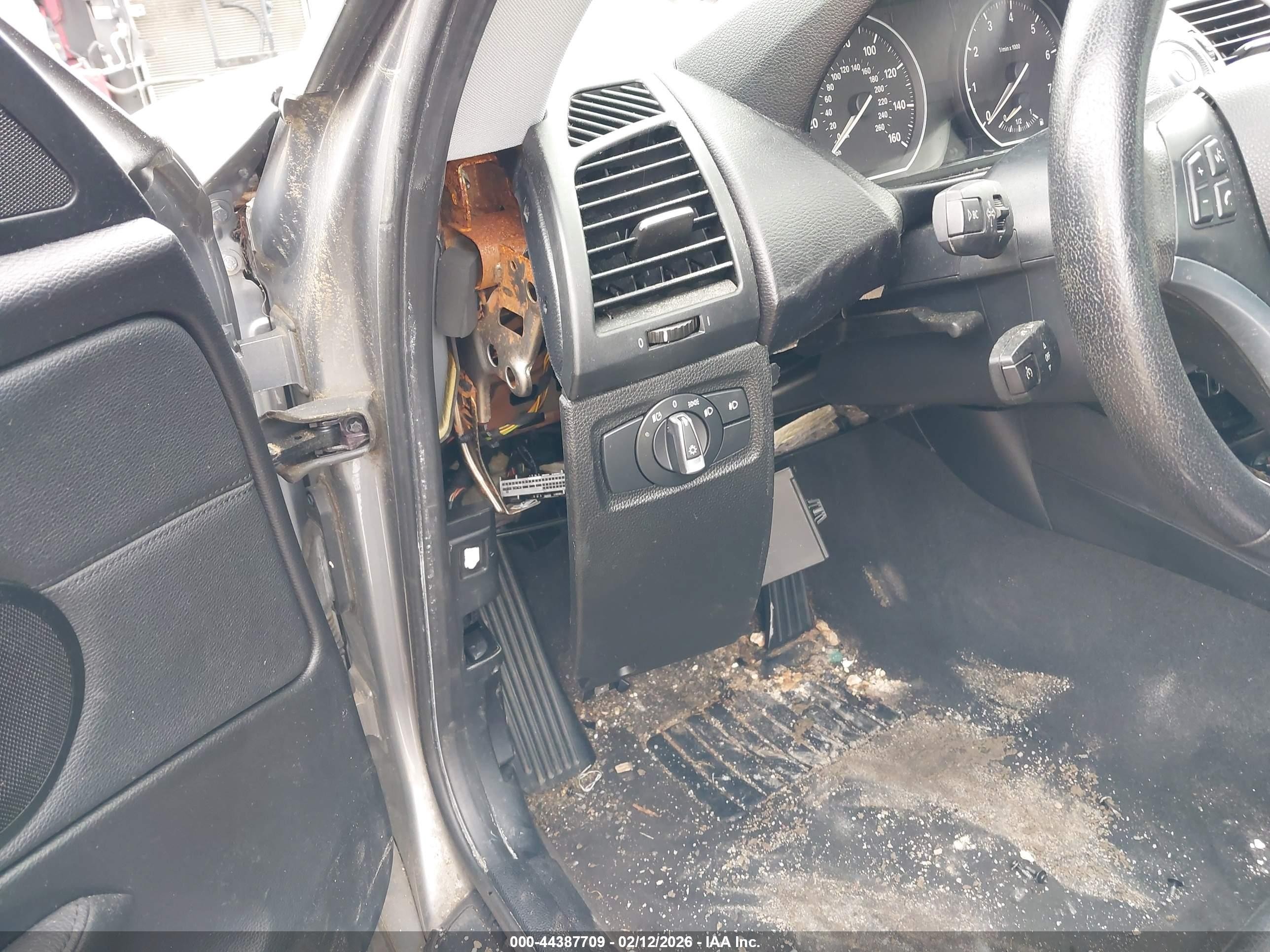 2012 Bmw 128i   Серый vin: WBAUP7C51CVP22711