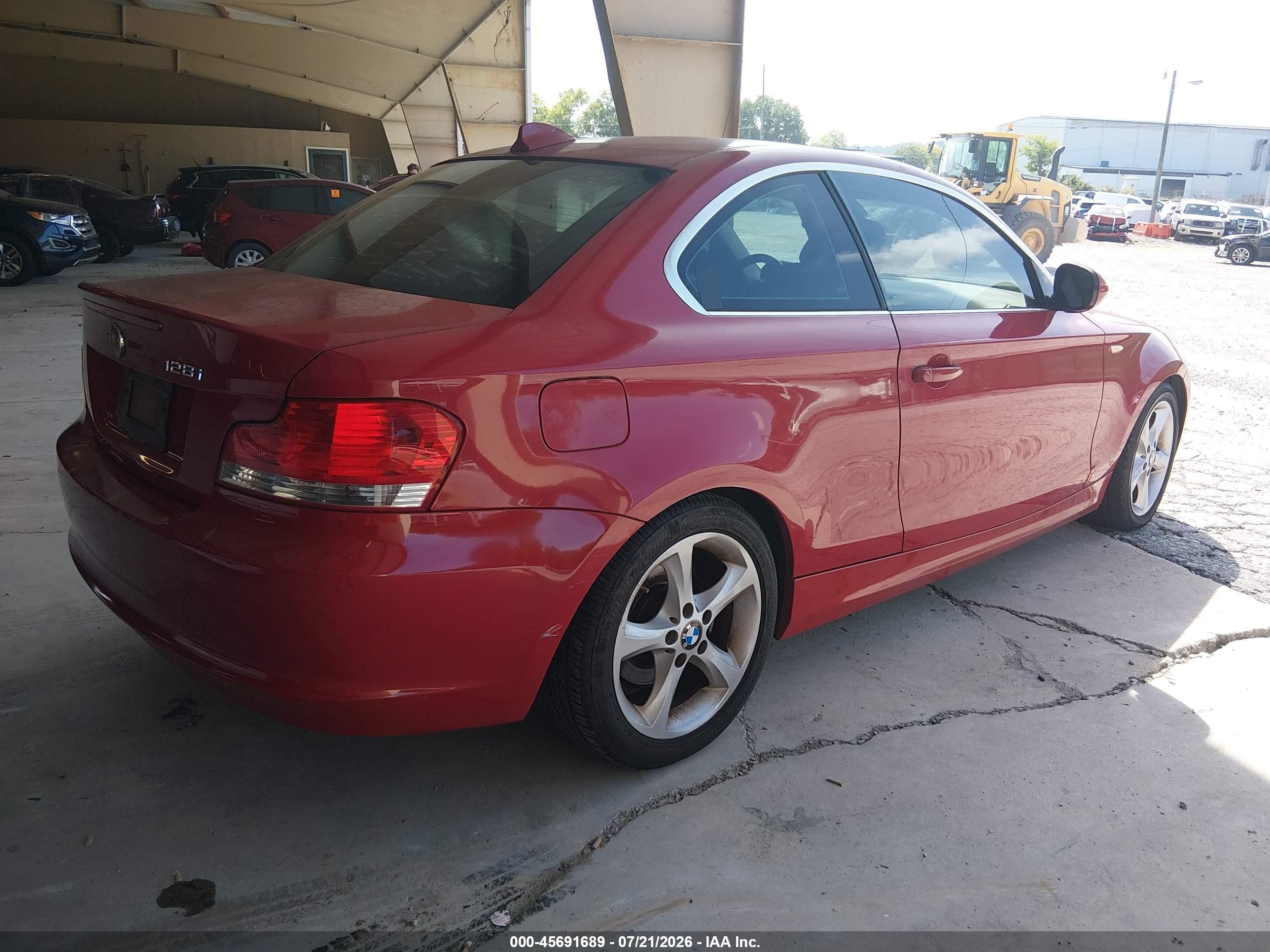 2011 Bmw 128i   Red vin: WBAUP7C52BVK78415