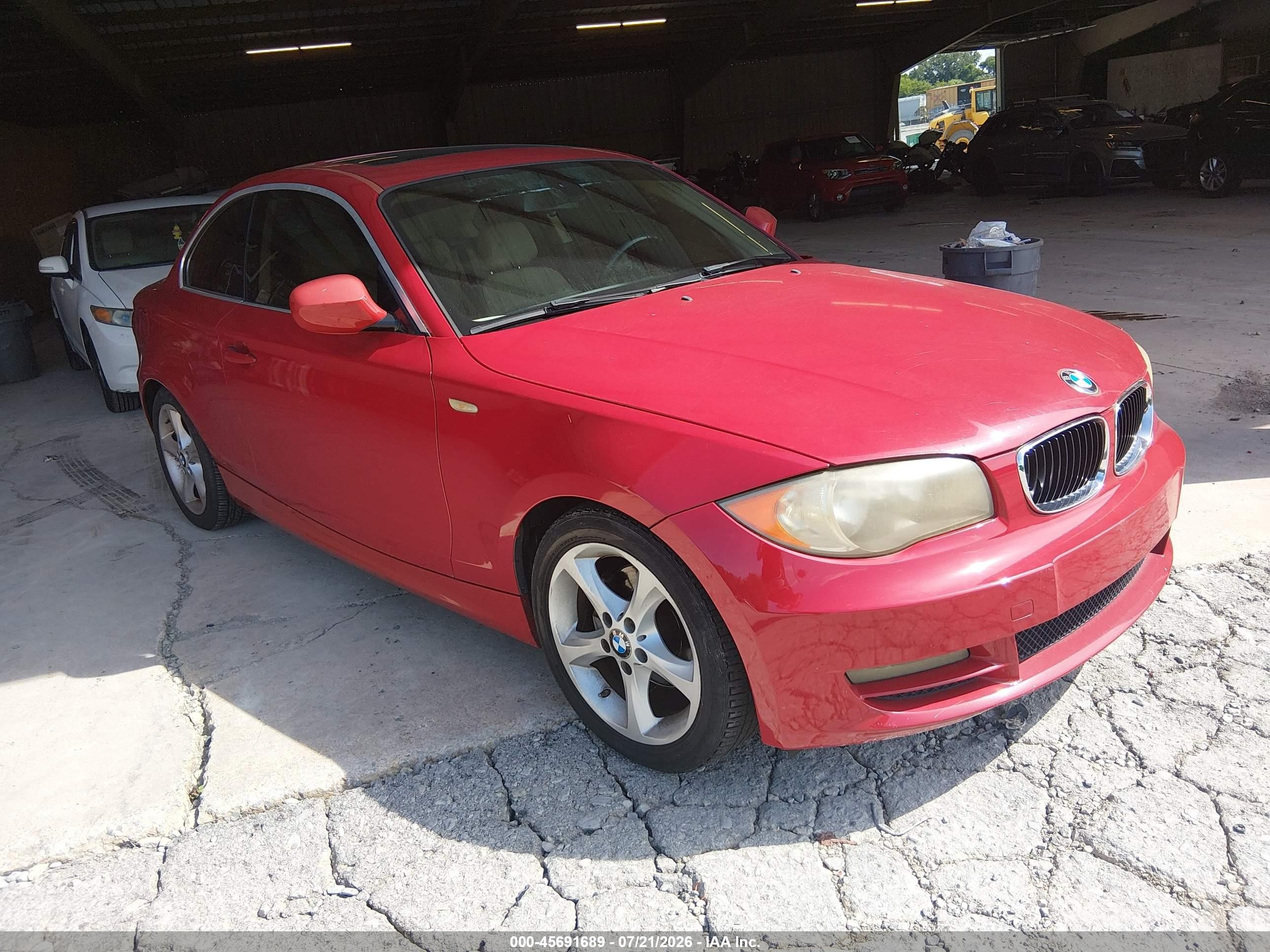 2011 Bmw 128i   Красный vin: WBAUP7C52BVK78415