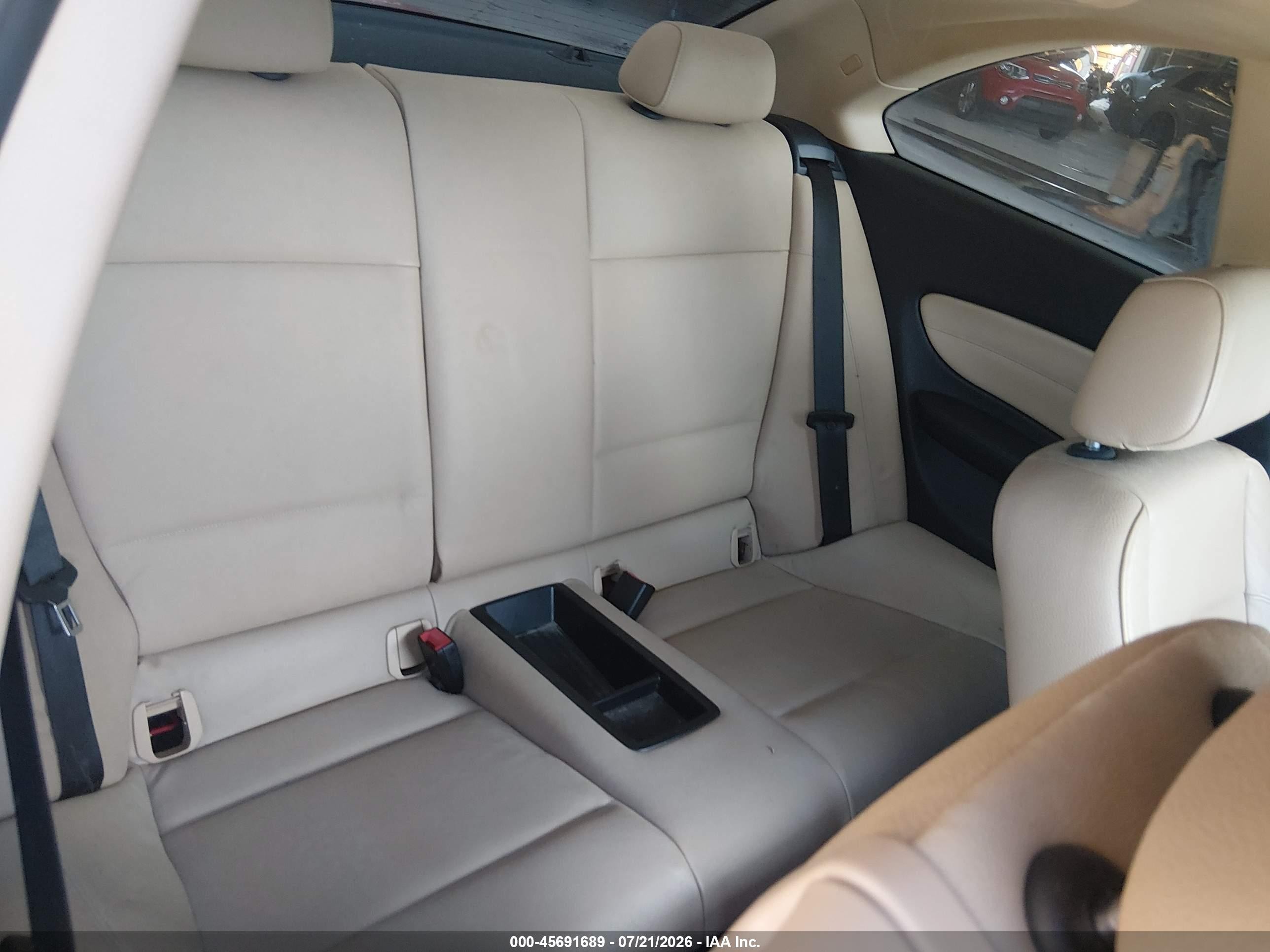 2011 Bmw 128i   Red vin: WBAUP7C52BVK78415