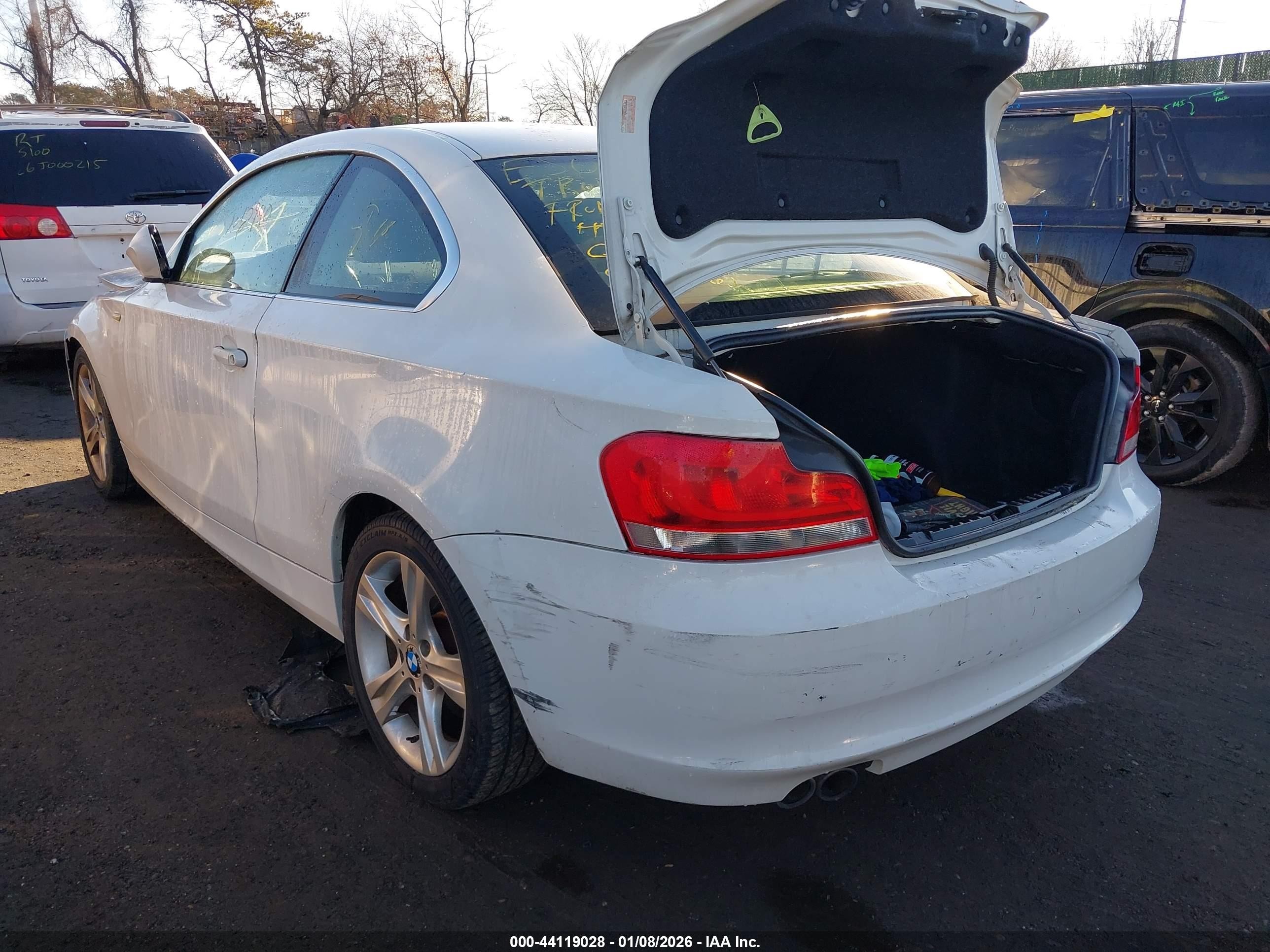 2012 Bmw 128i   White vin: WBAUP7C52CVP22880