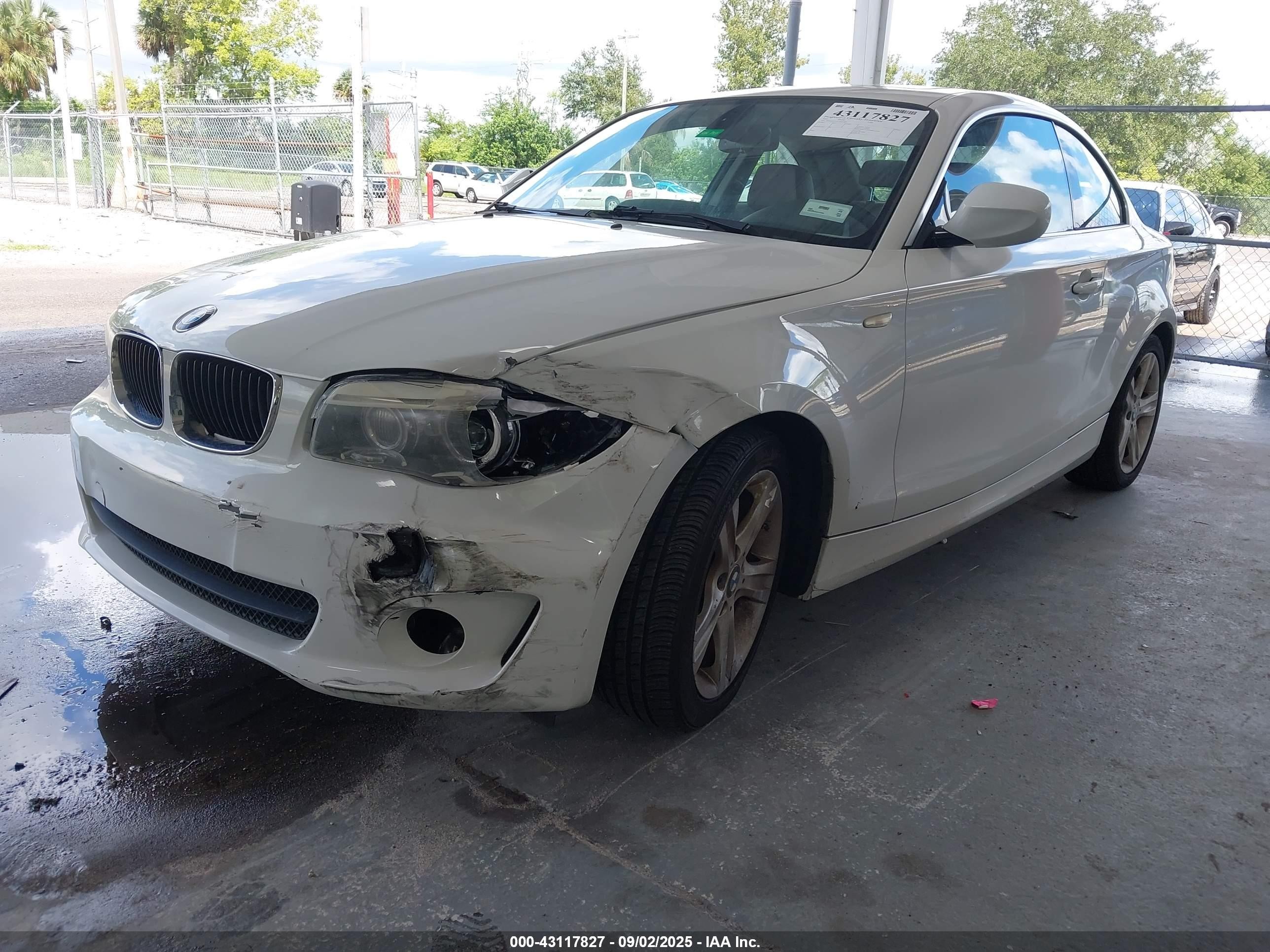 2012 Bmw 128i   White vin: WBAUP7C52CVP23995
