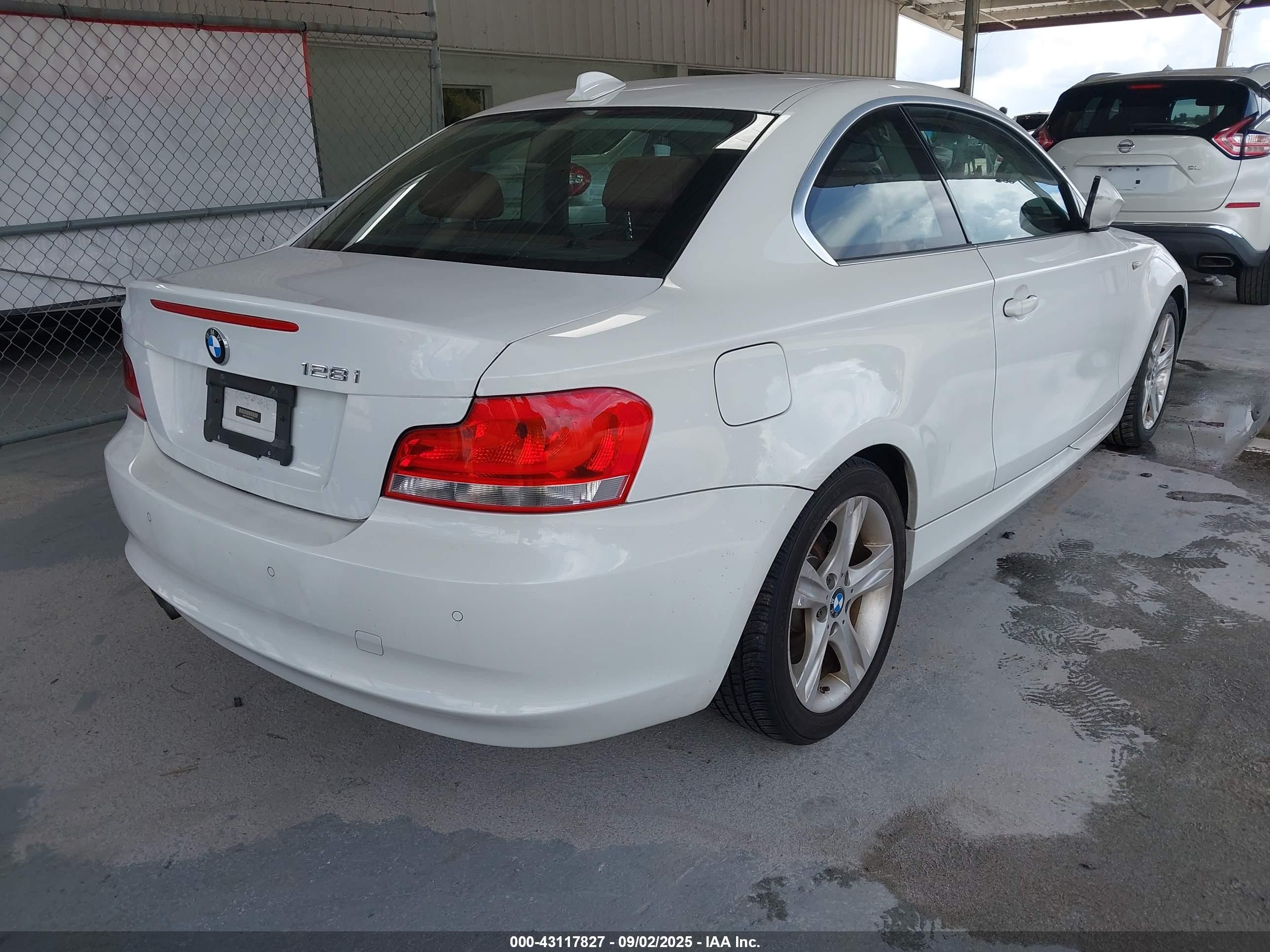 2012 Bmw 128i   White vin: WBAUP7C52CVP23995