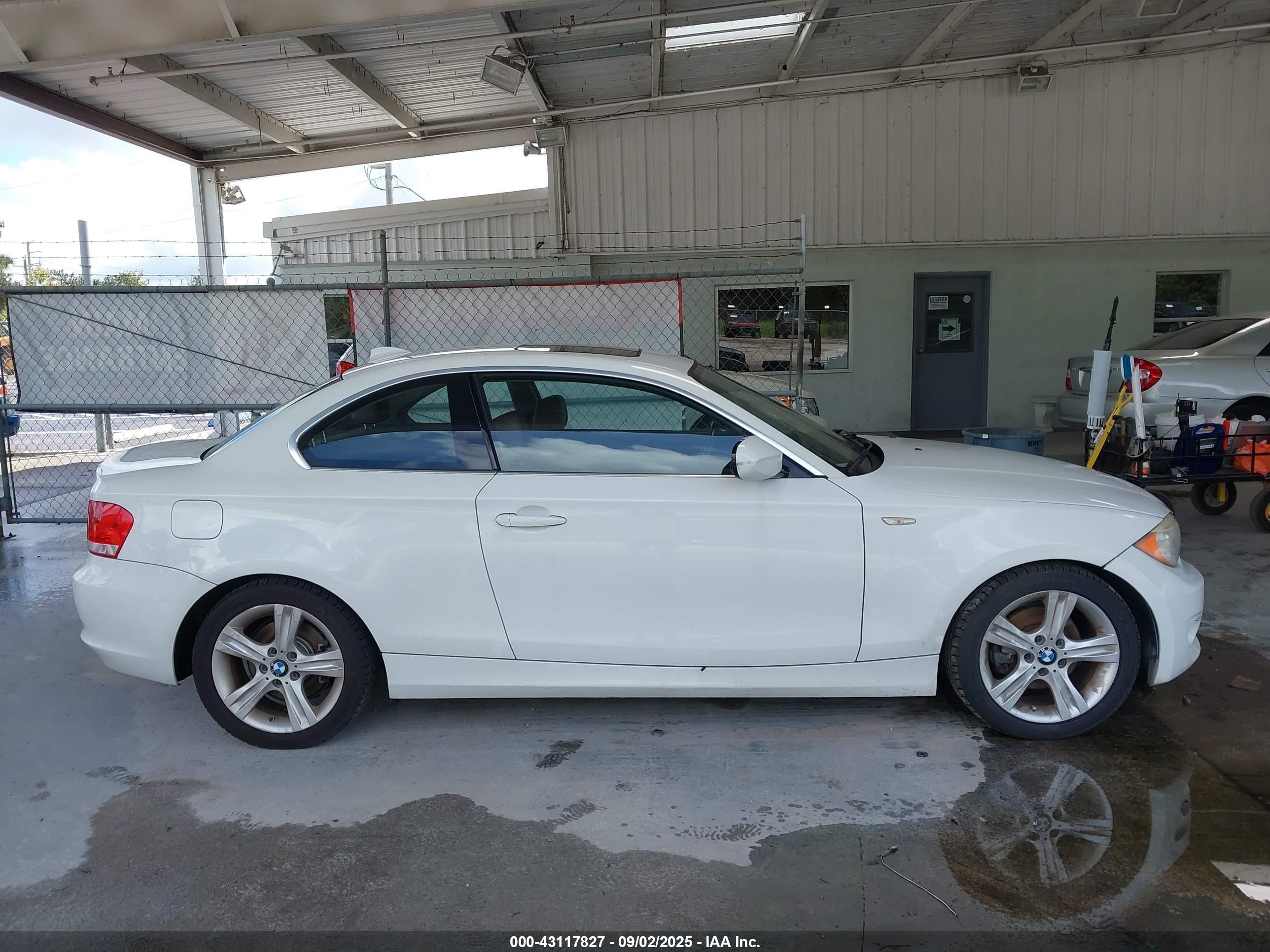 2012 Bmw 128i   White vin: WBAUP7C52CVP23995