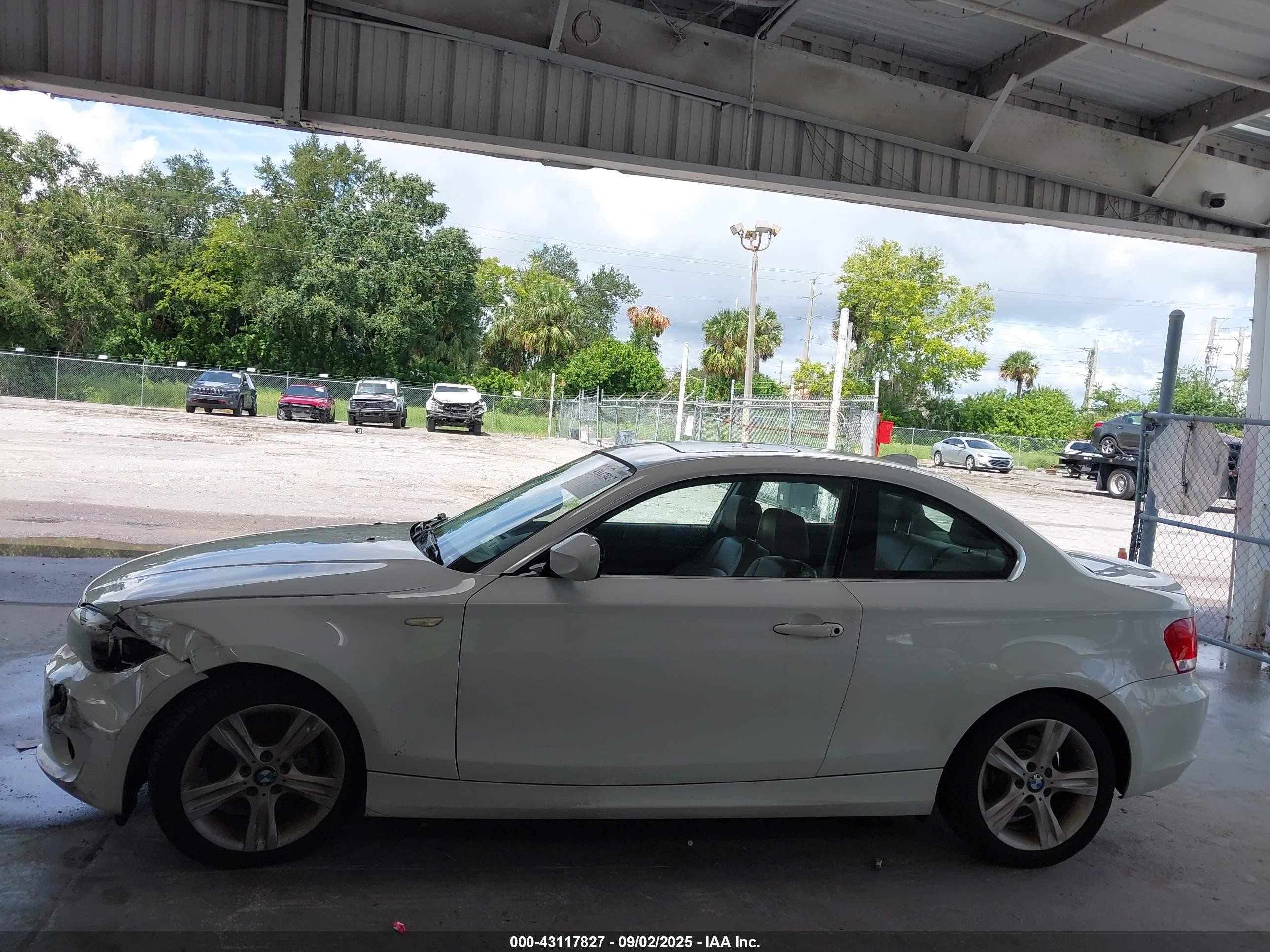 2012 Bmw 128i   White vin: WBAUP7C52CVP23995