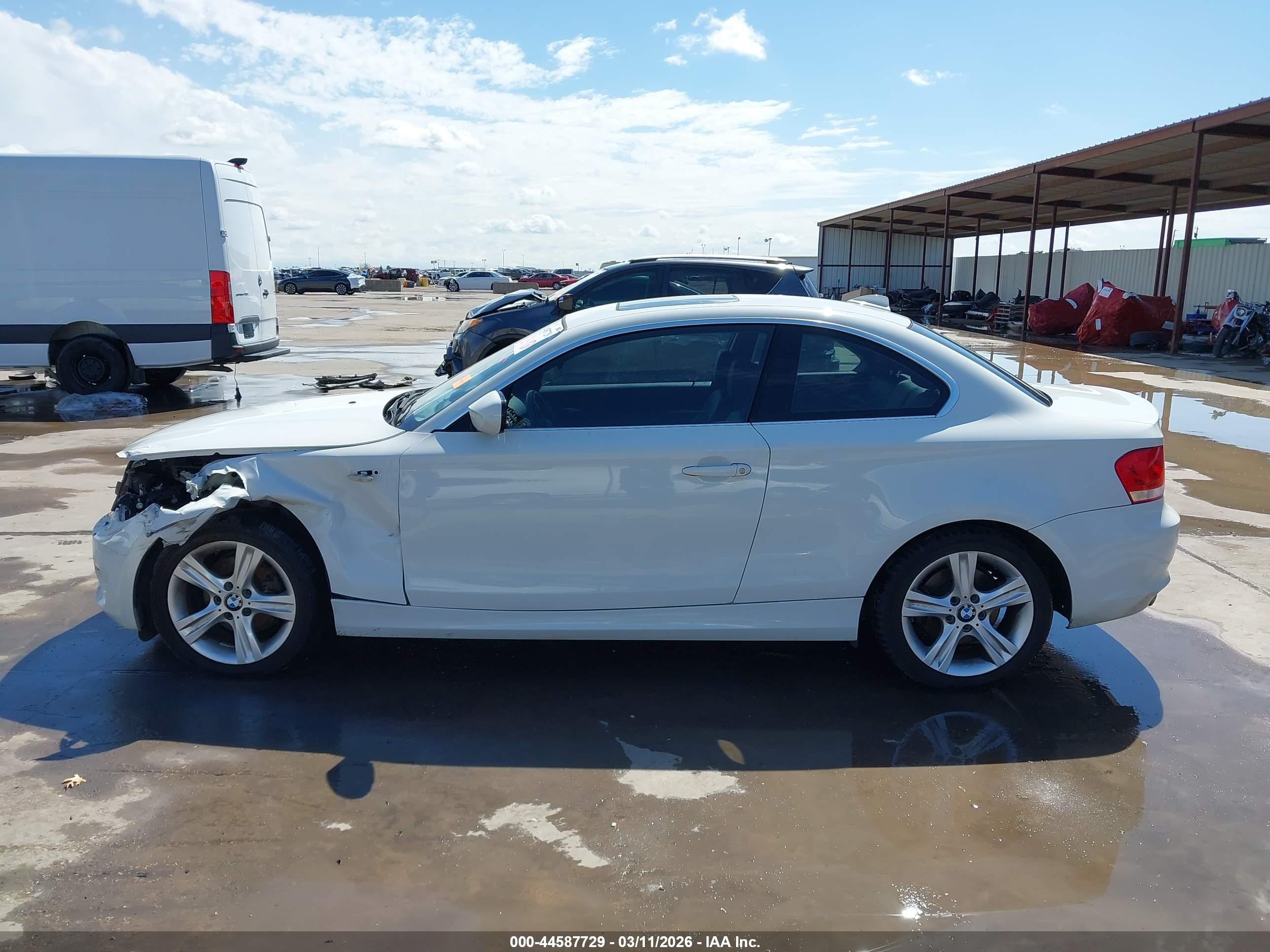 2013 Bmw 128i   White vin: WBAUP7C53DVP25773