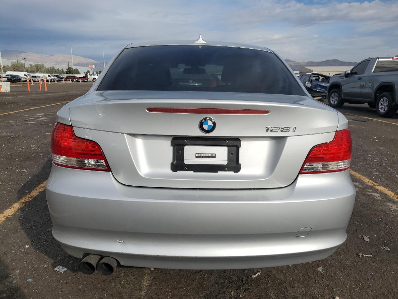2011 Bmw 128 I Silver vin: WBAUP7C54BVP22118