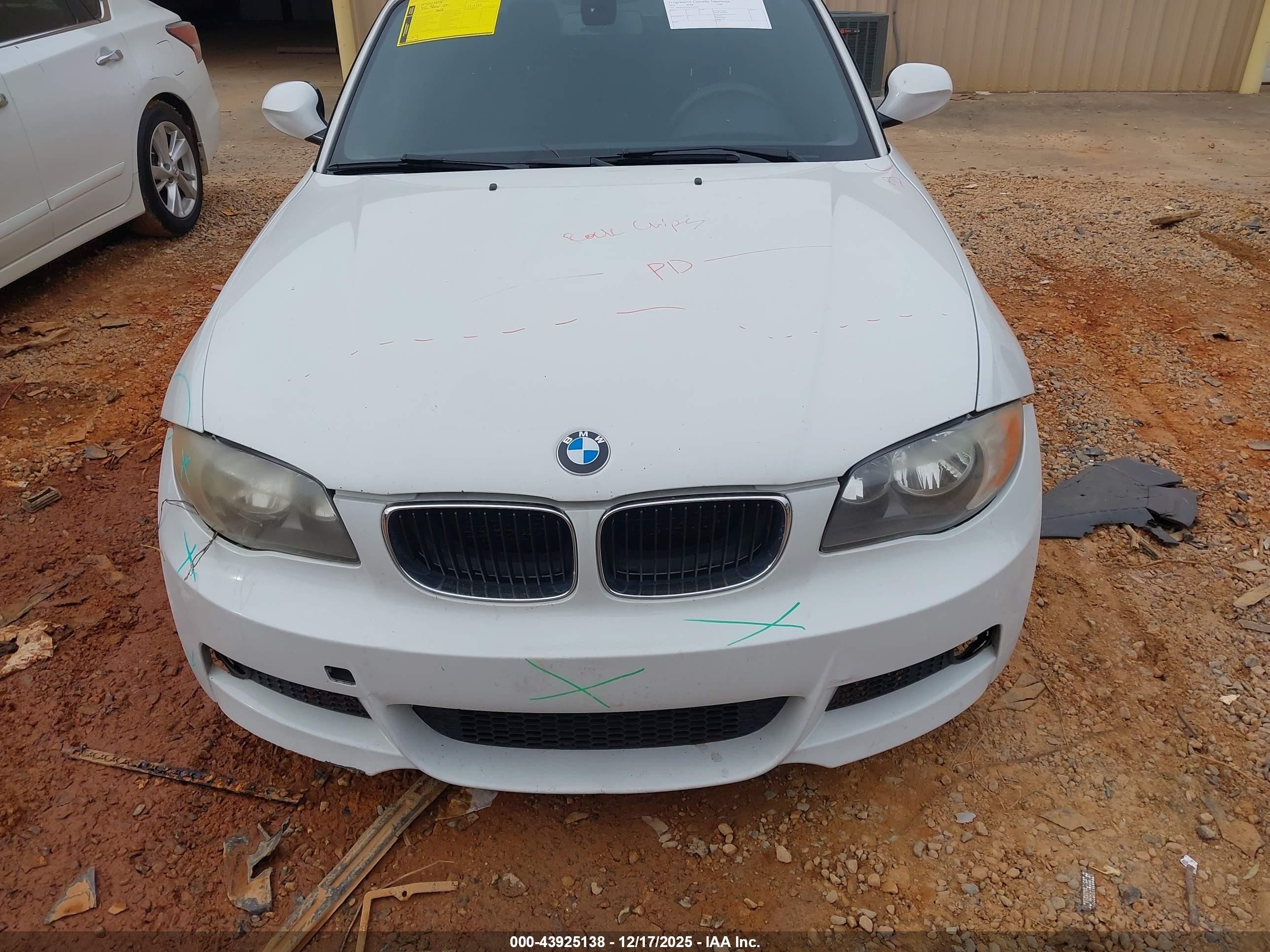 2010 Bmw 128i   White vin: WBAUP7C55AVF07574