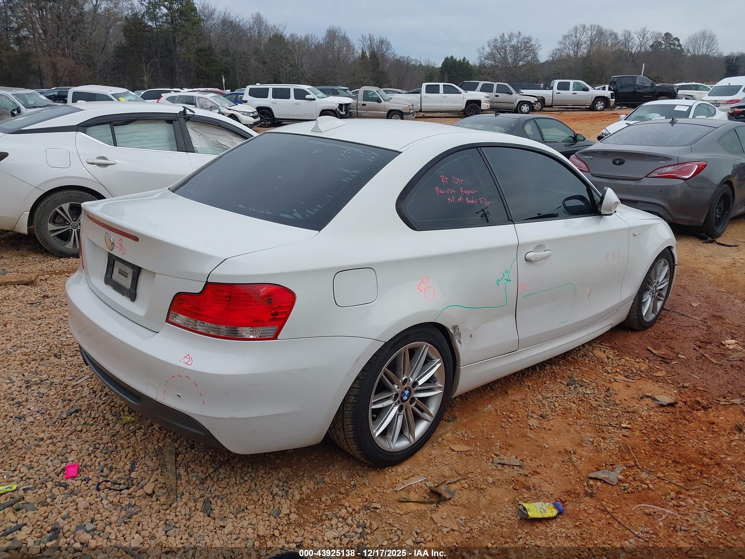 2010 Bmw 128i   White vin: WBAUP7C55AVF07574