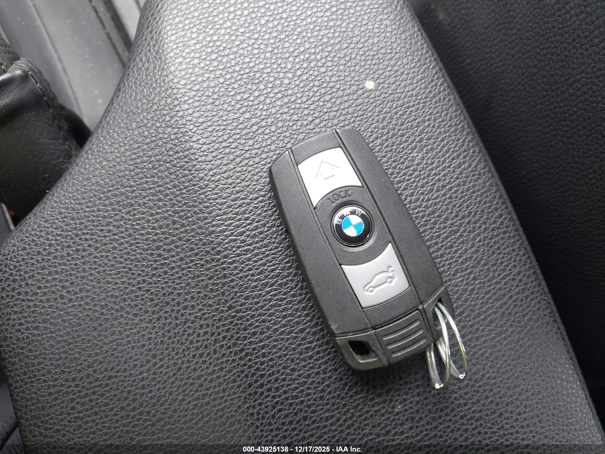 2010 Bmw 128i   White vin: WBAUP7C55AVF07574