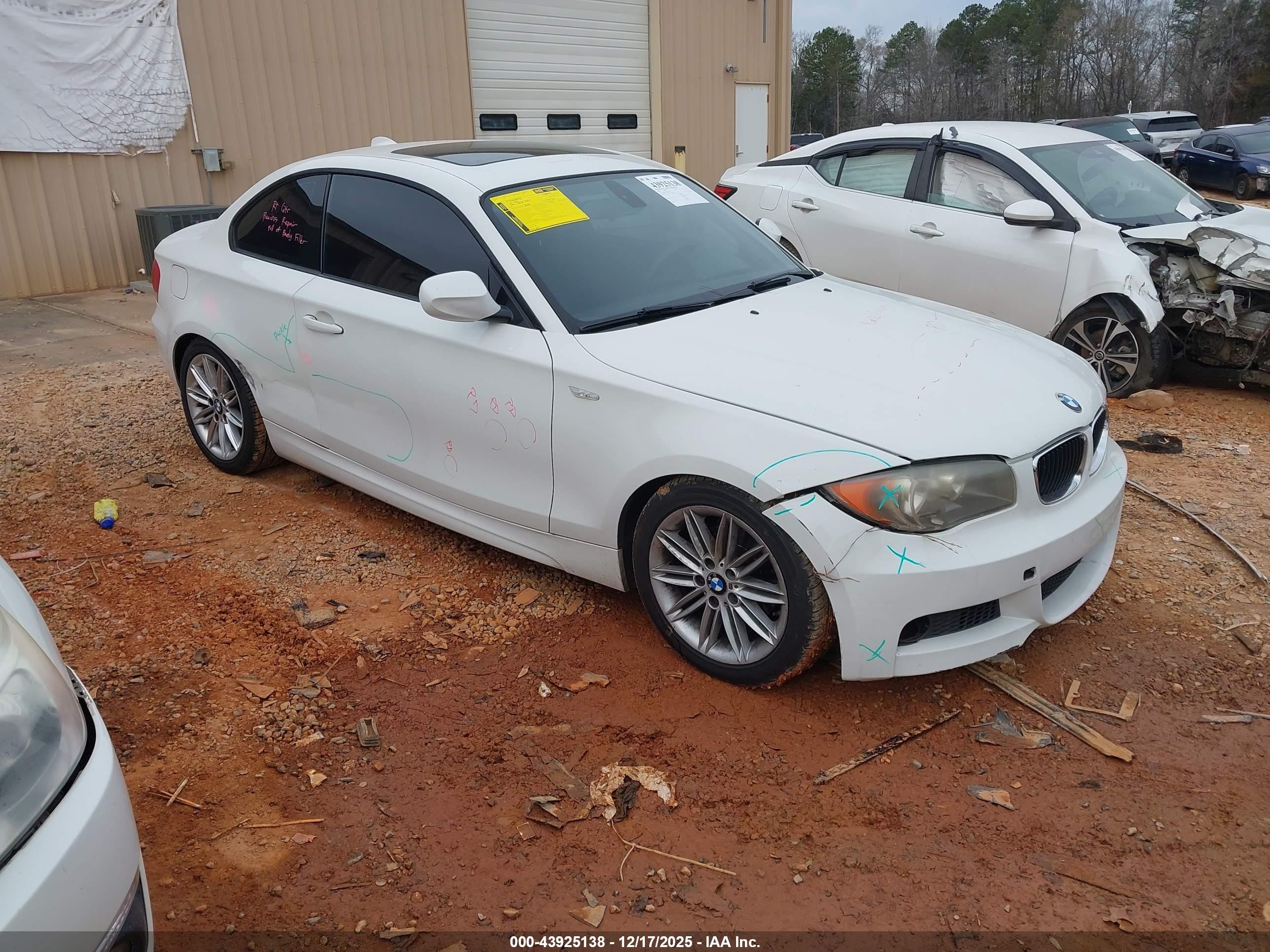 2010 Bmw 128i   White vin: WBAUP7C55AVF07574