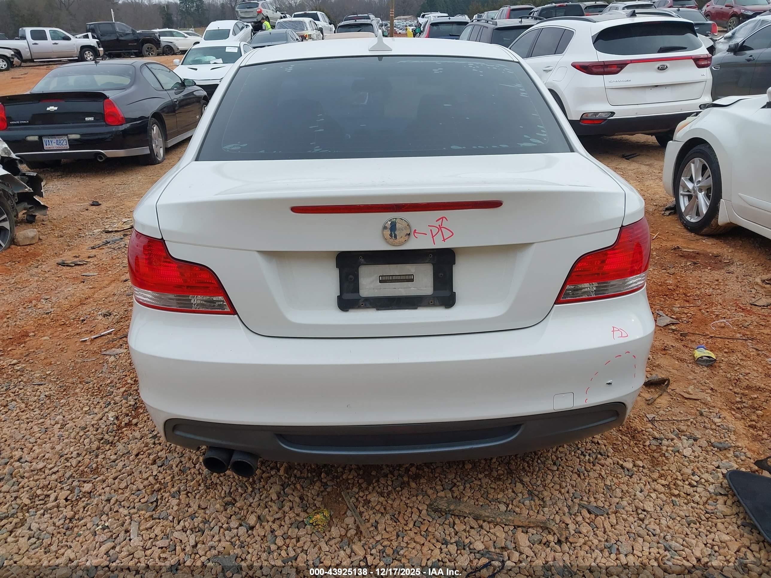 2010 Bmw 128i   White vin: WBAUP7C55AVF07574