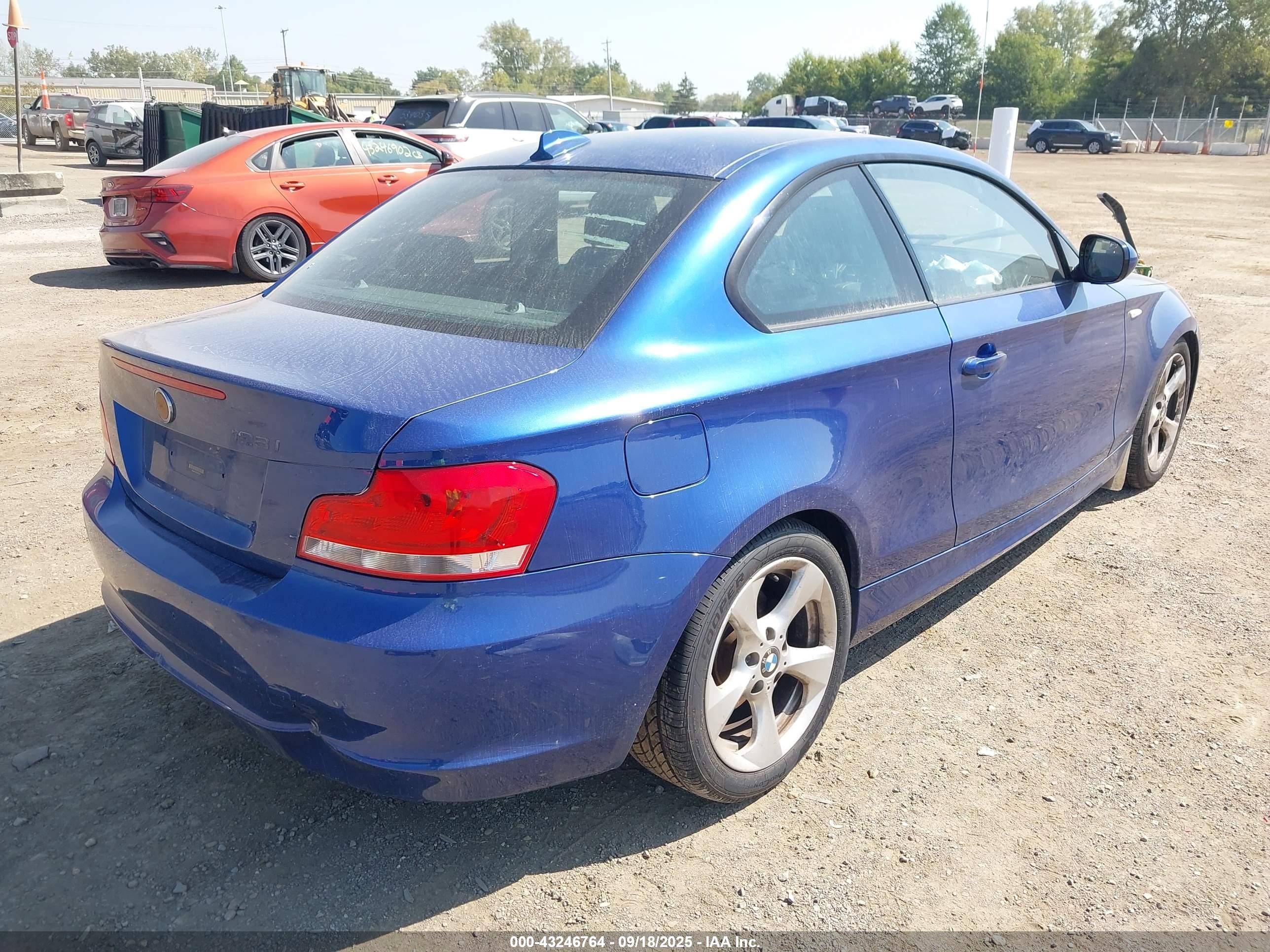 2012 Bmw 128i   Blue vin: WBAUP7C55CVP22579