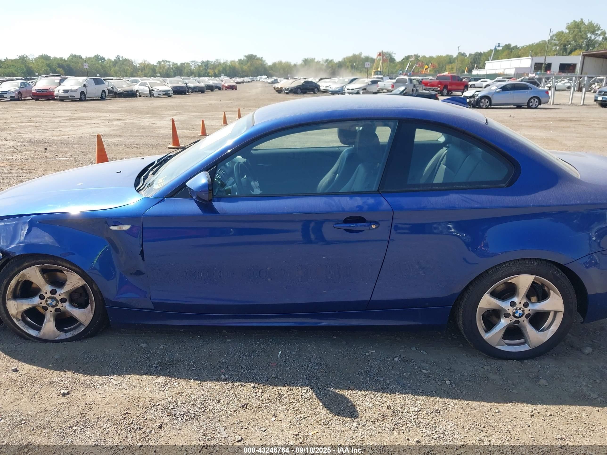 2012 Bmw 128i   Blue vin: WBAUP7C55CVP22579