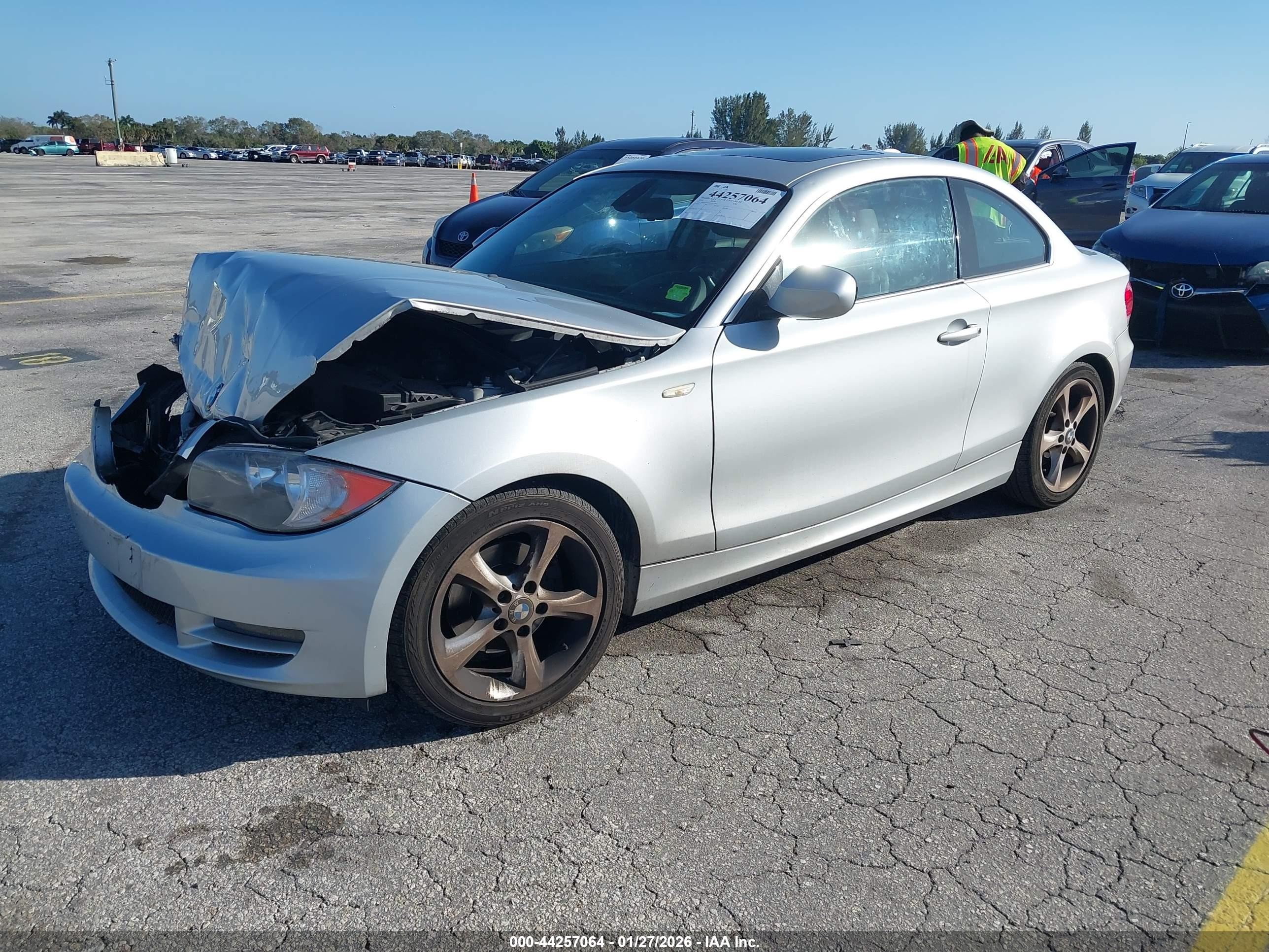 2010 Bmw 128i   Silver vin: WBAUP7C56AVK77587