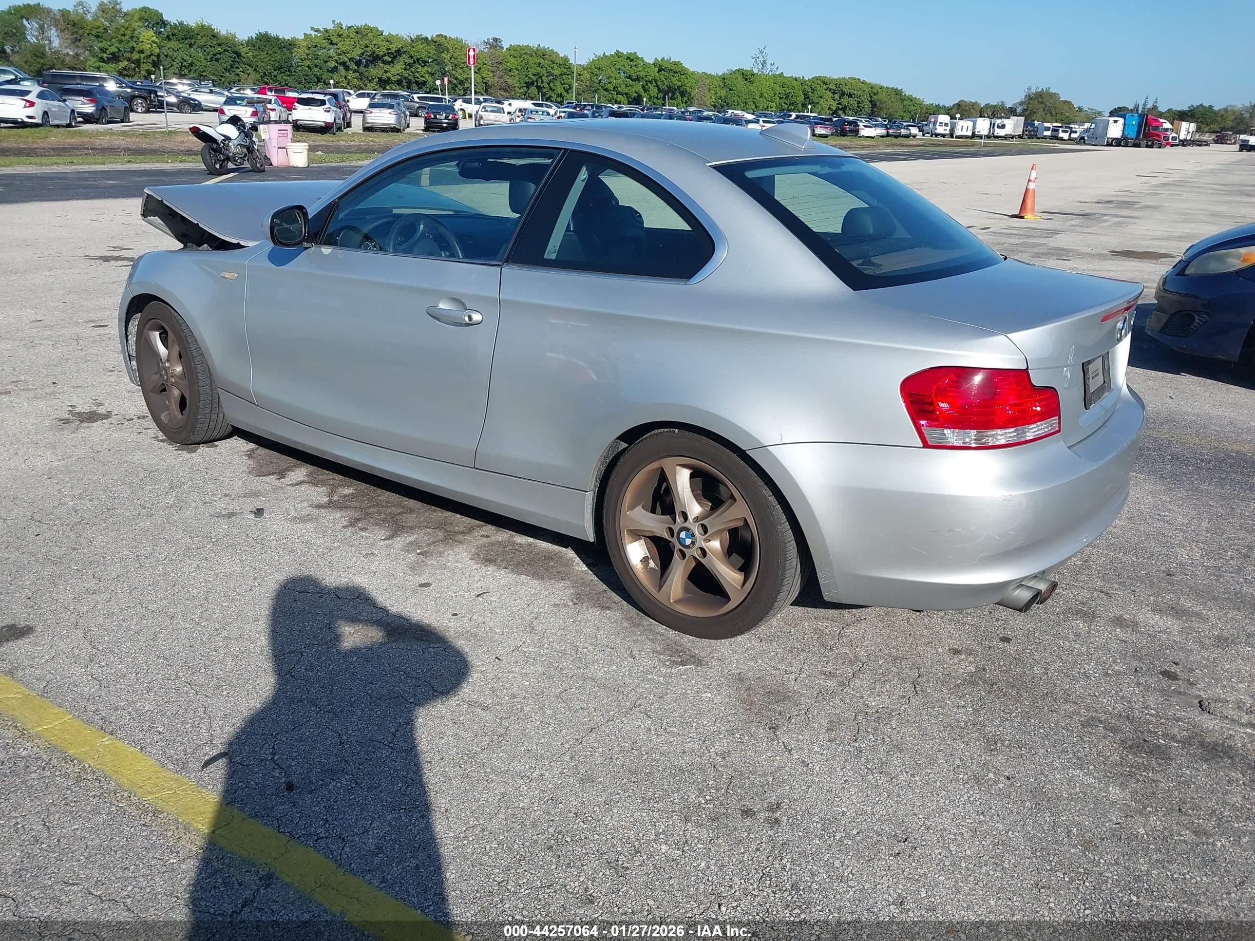 2010 Bmw 128i   Silver vin: WBAUP7C56AVK77587