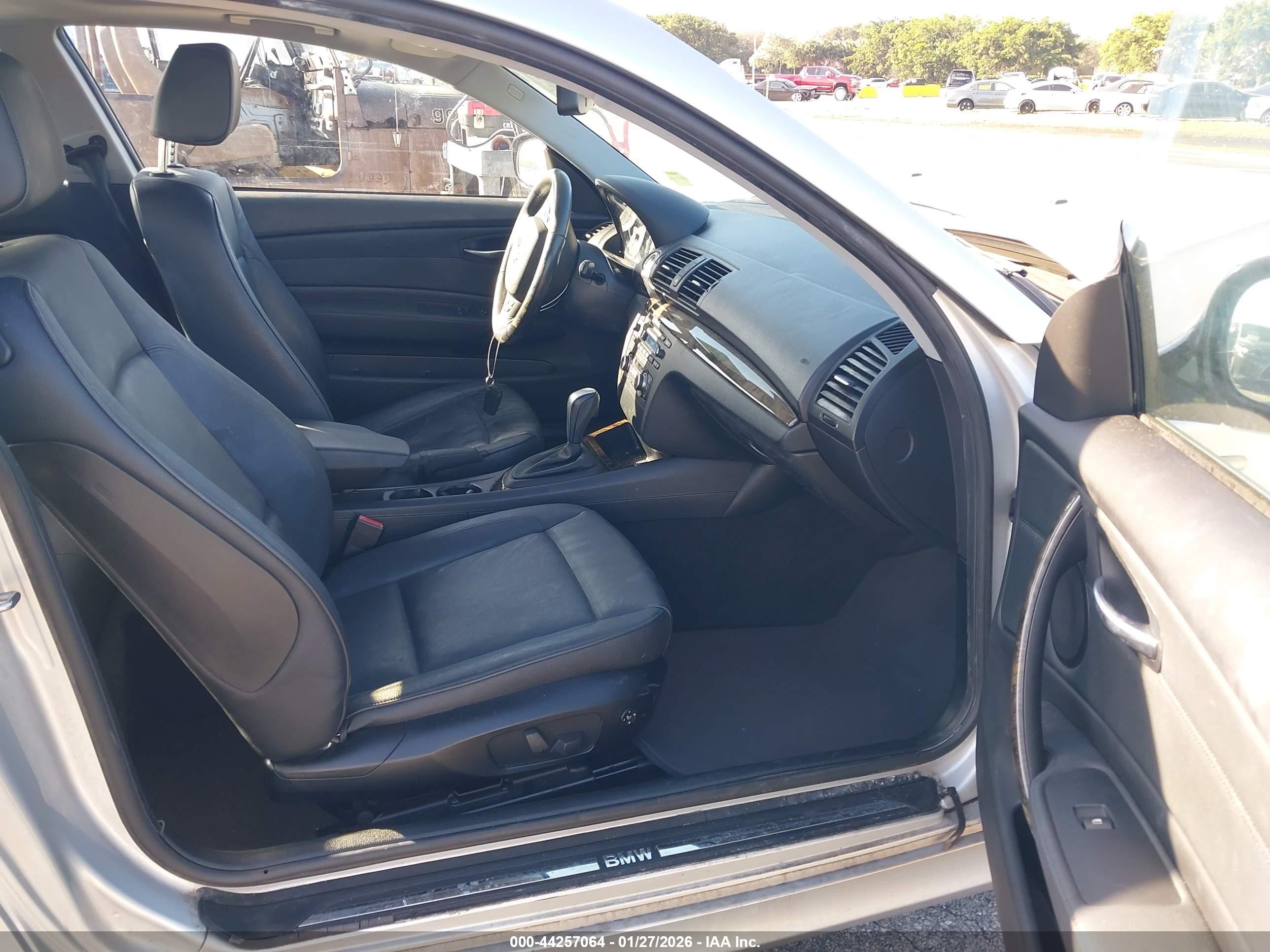 2010 Bmw 128i   Silver vin: WBAUP7C56AVK77587