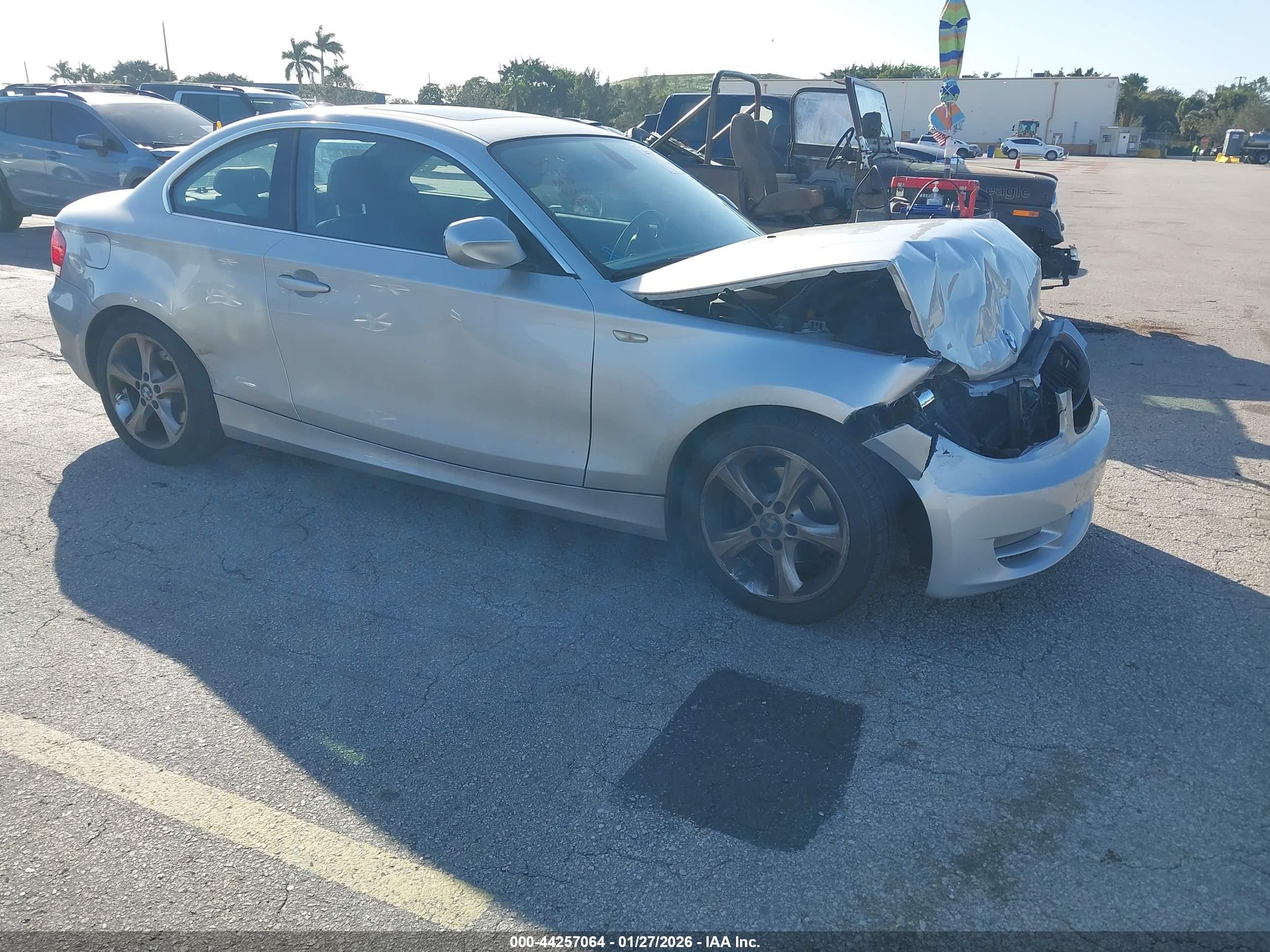 2010 Bmw 128i   Silver vin: WBAUP7C56AVK77587