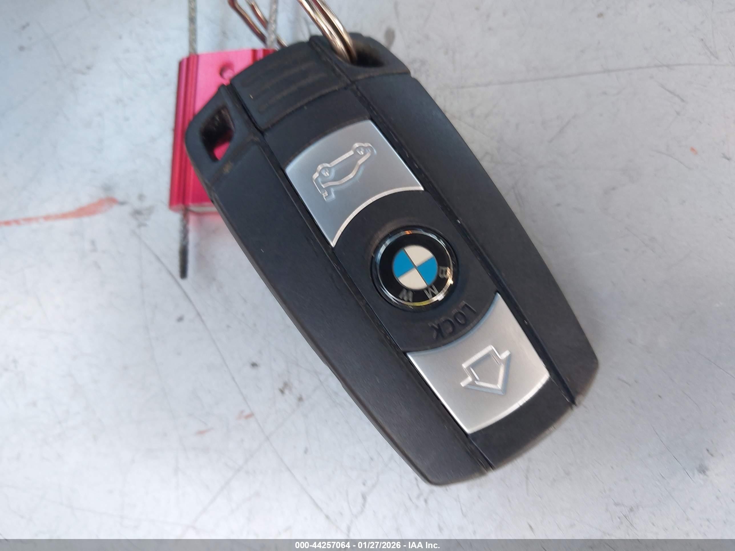 2010 Bmw 128i   Silver vin: WBAUP7C56AVK77587