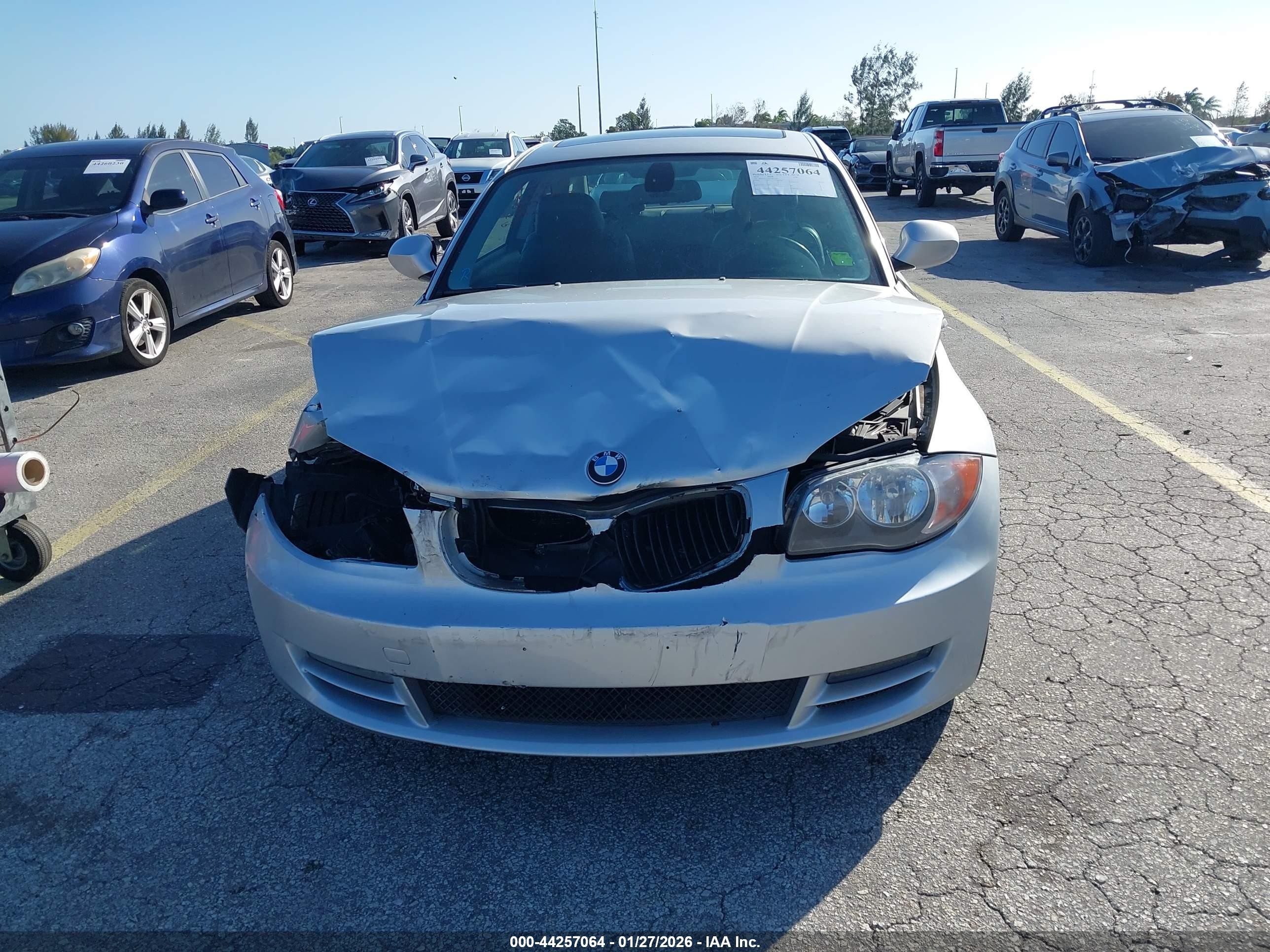 2010 Bmw 128i   Silver vin: WBAUP7C56AVK77587