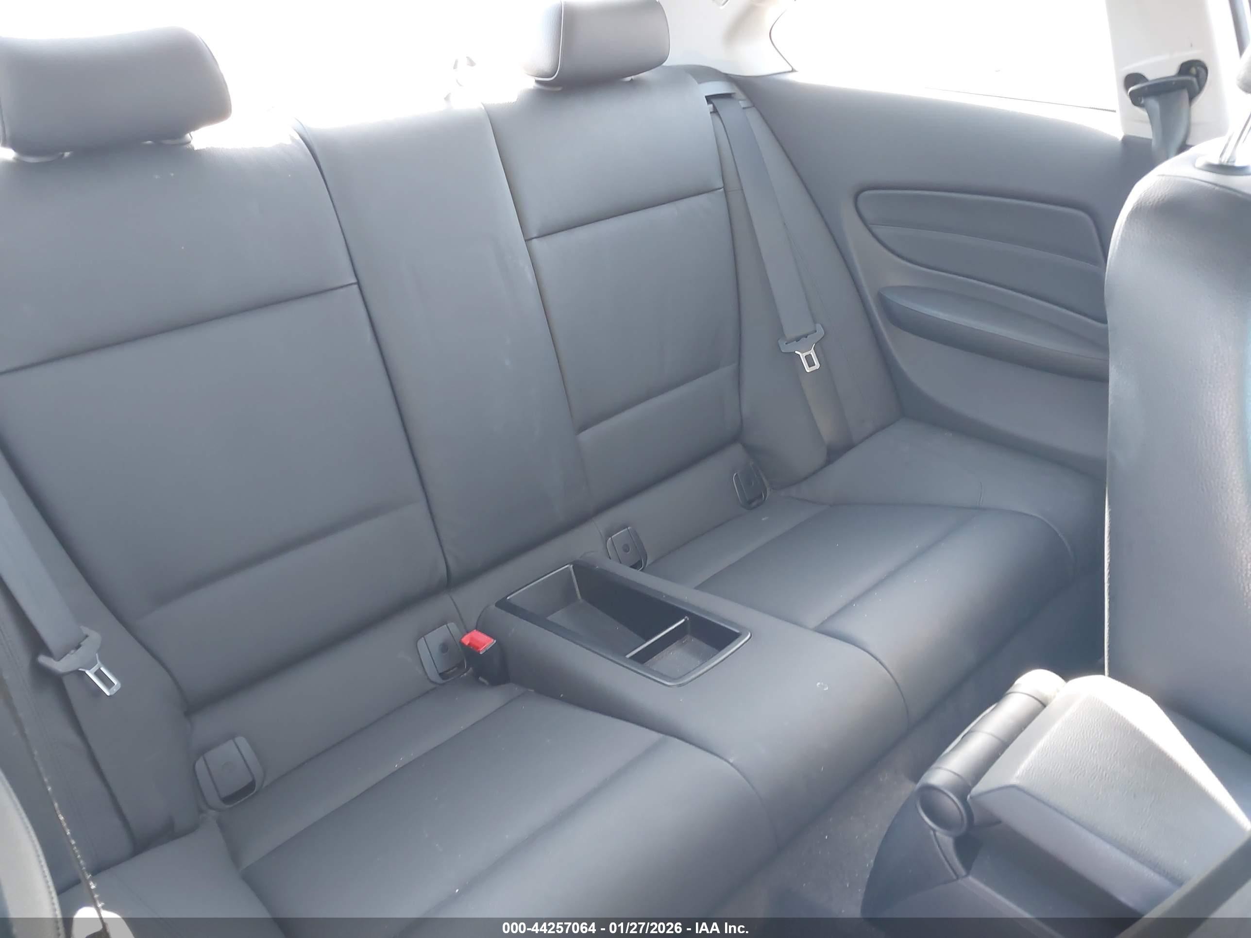 2010 Bmw 128i   Silver vin: WBAUP7C56AVK77587
