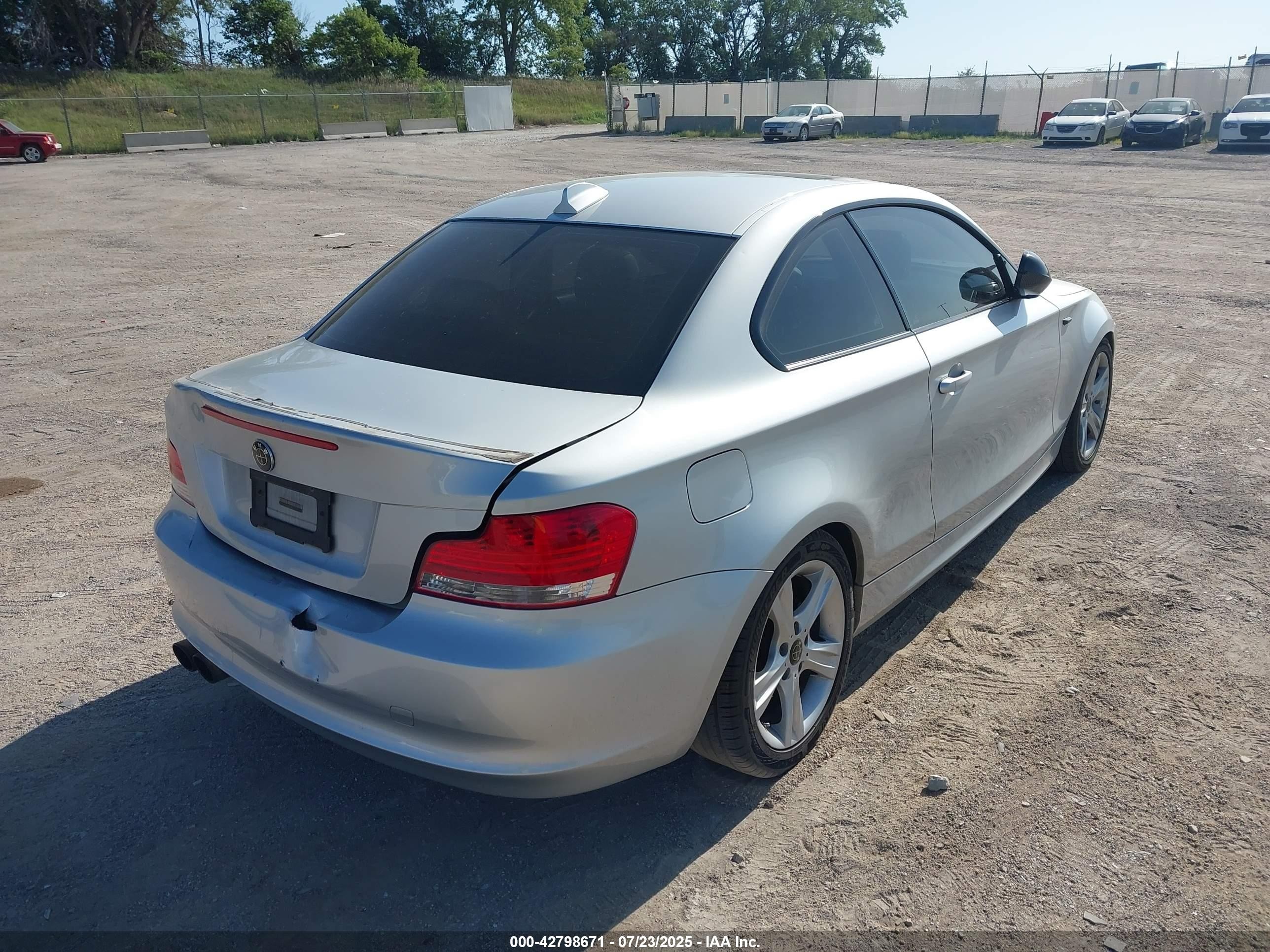 2010 Bmw 128i   Silver vin: WBAUP7C56AVK77895