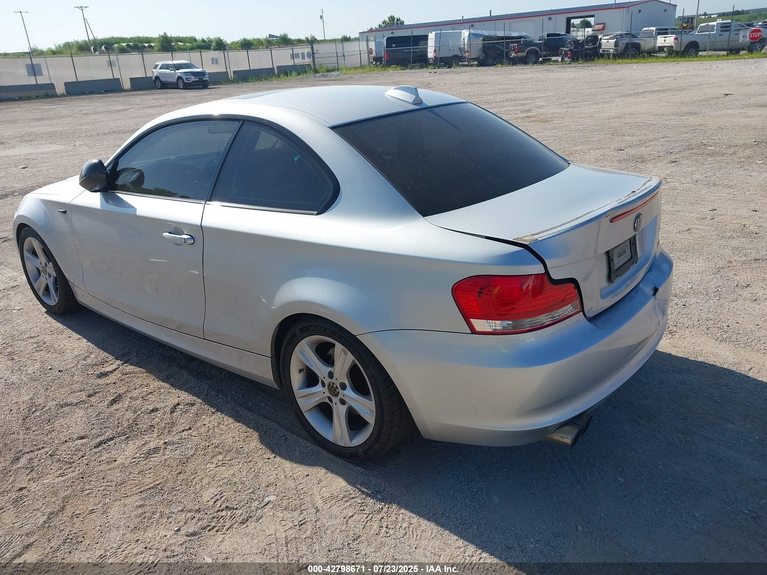 2010 Bmw 128i   Silver vin: WBAUP7C56AVK77895