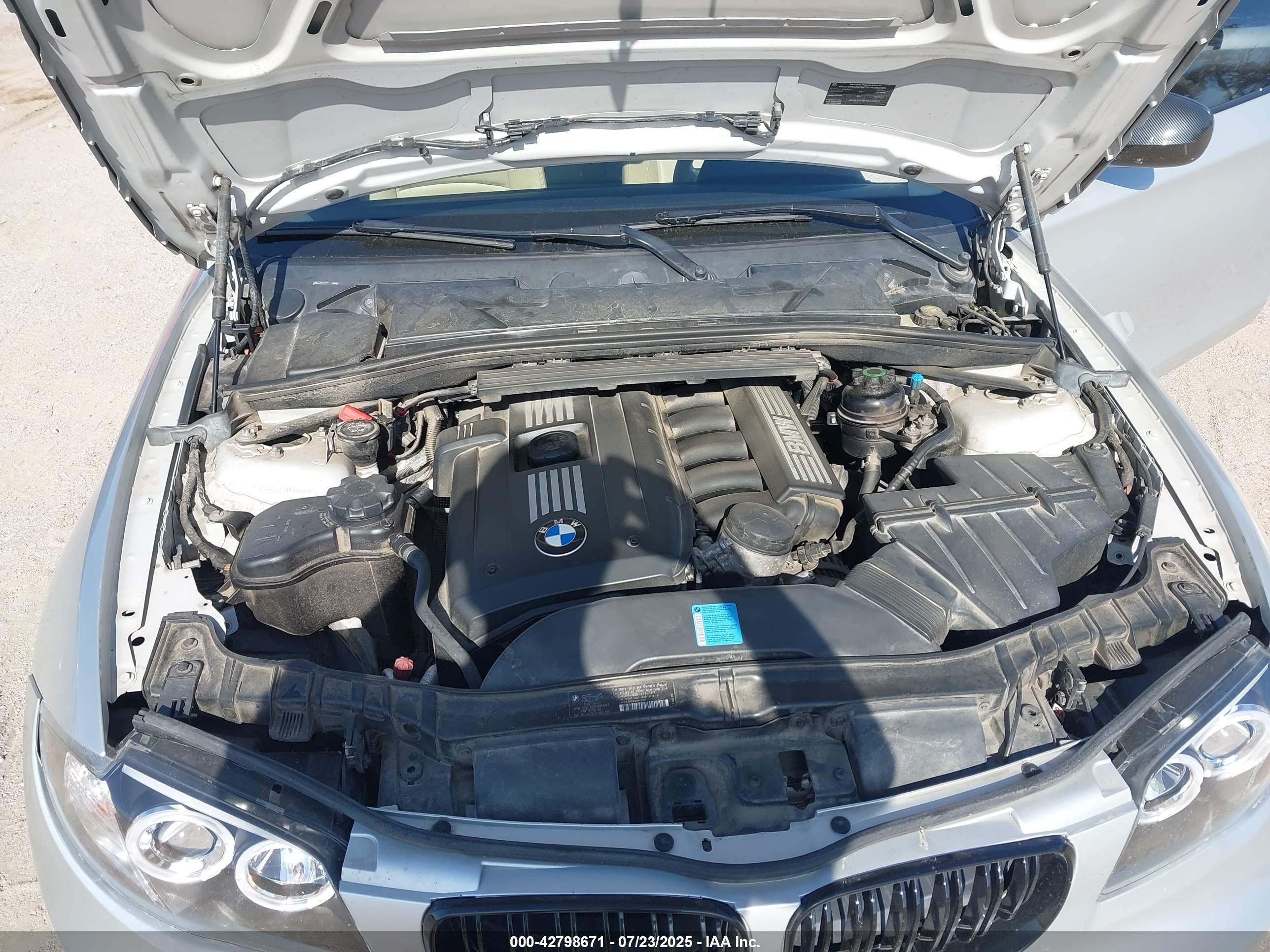 2010 Bmw 128i   Silver vin: WBAUP7C56AVK77895