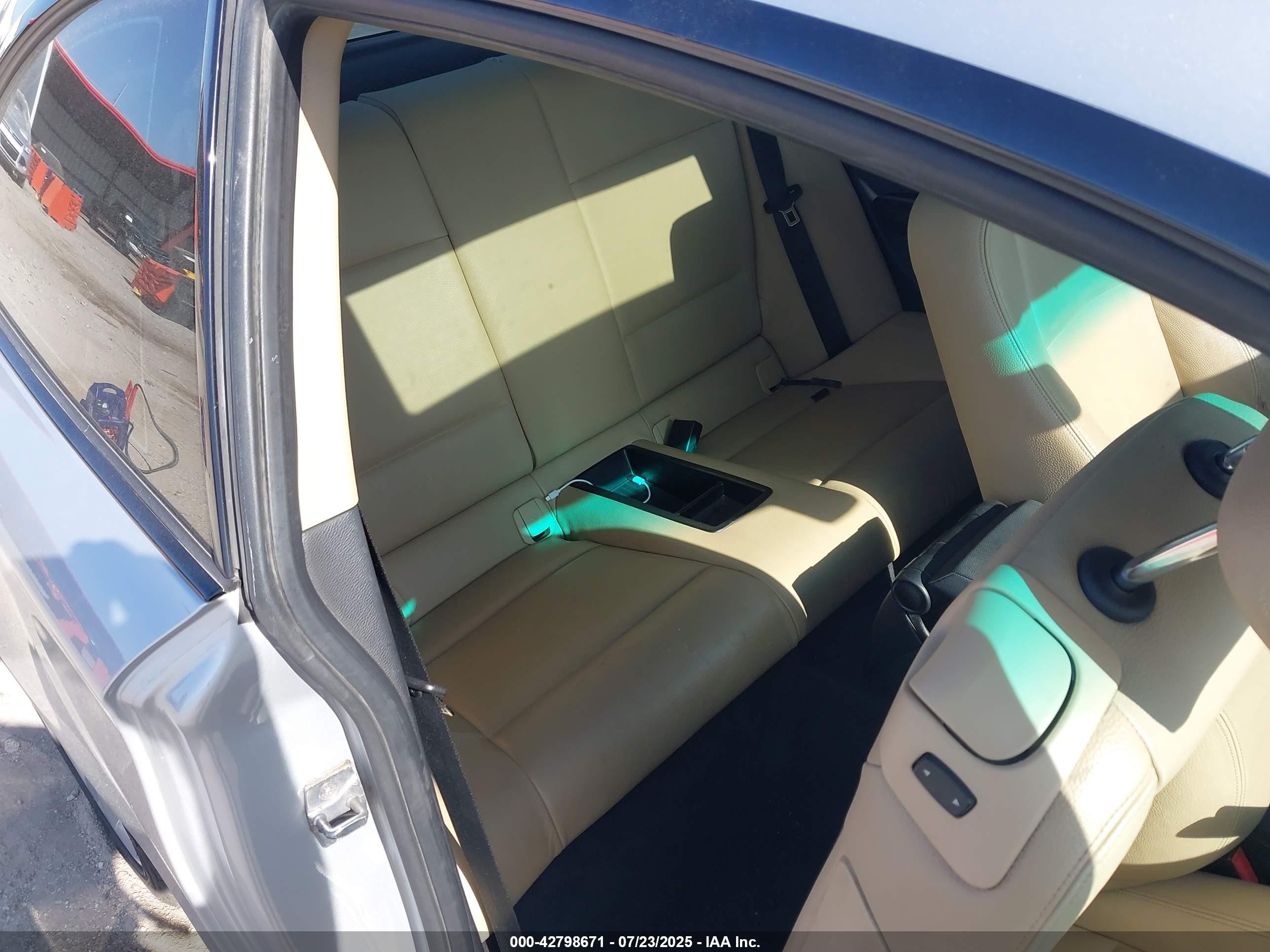 2010 Bmw 128i   Silver vin: WBAUP7C56AVK77895