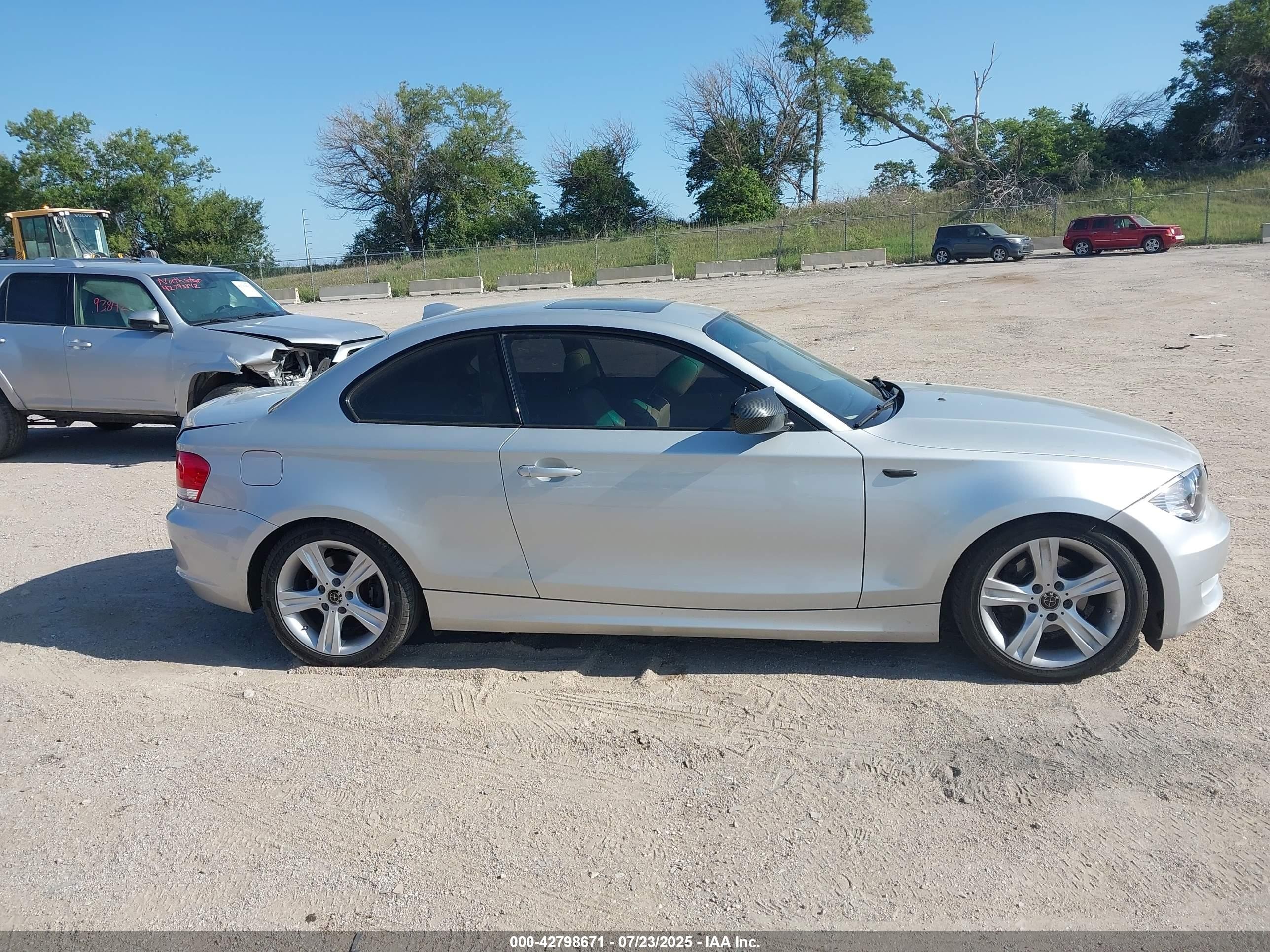 2010 Bmw 128i   Silver vin: WBAUP7C56AVK77895