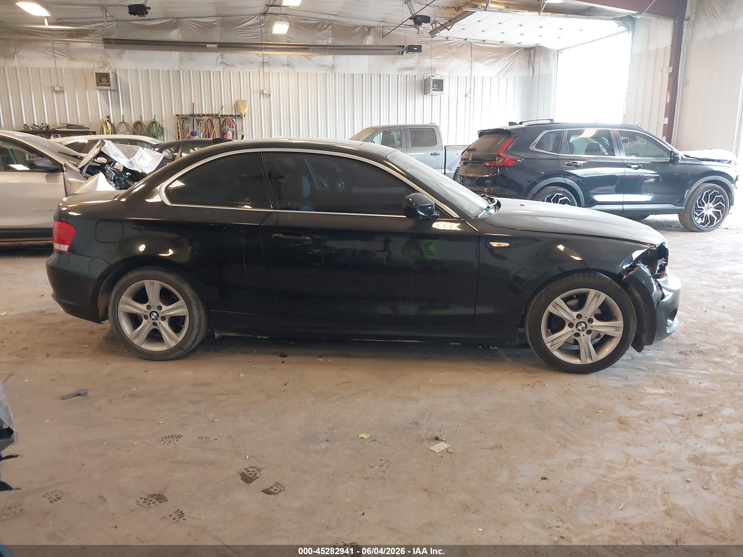2012 Bmw 128i   Черный vin: WBAUP7C56CVP22736