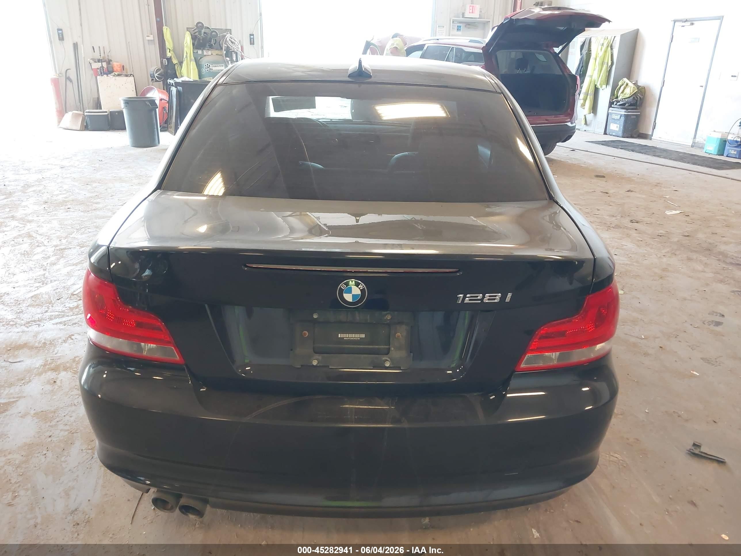 2012 Bmw 128i   Черный vin: WBAUP7C56CVP22736