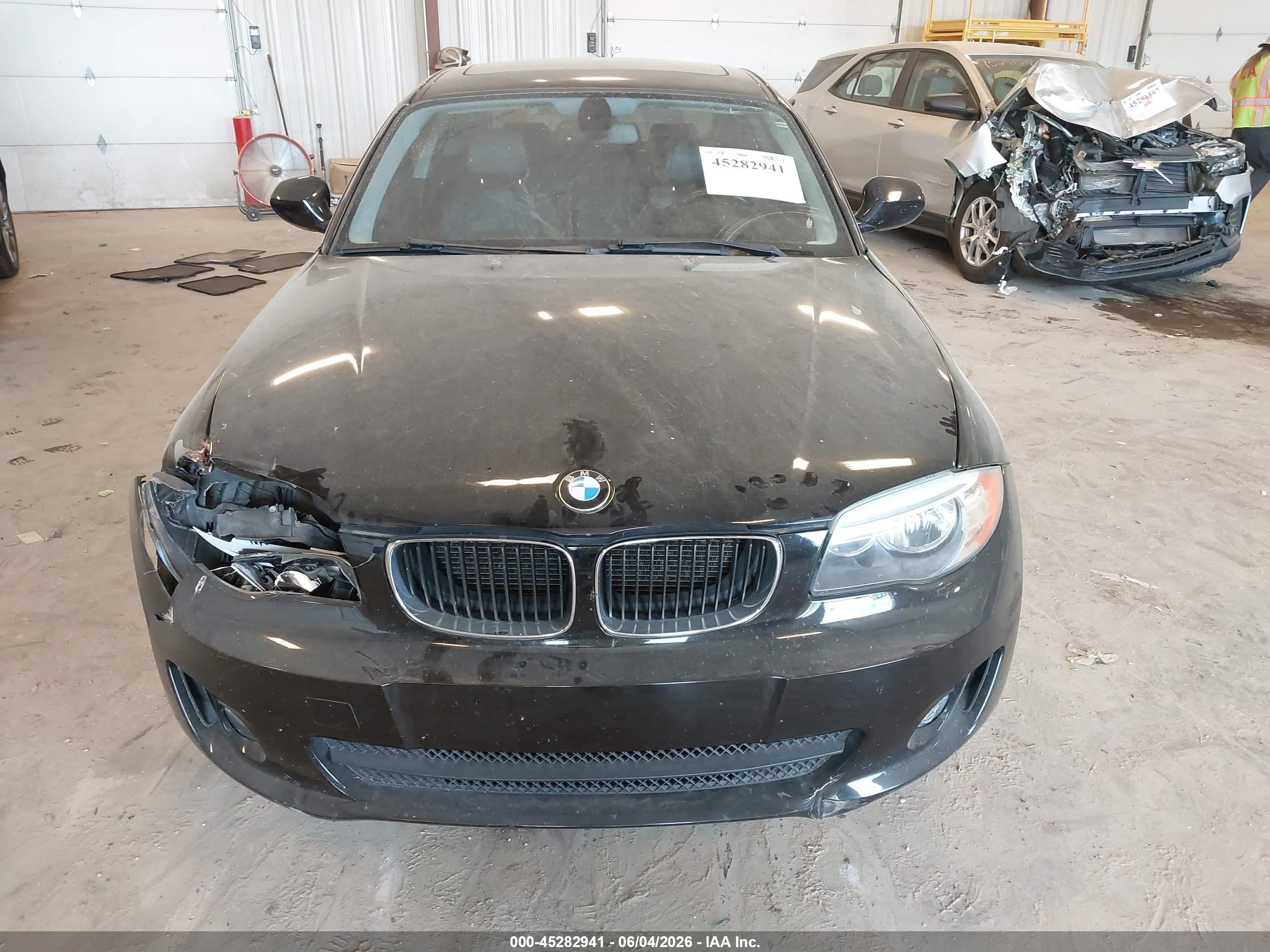 2012 Bmw 128i   Черный vin: WBAUP7C56CVP22736
