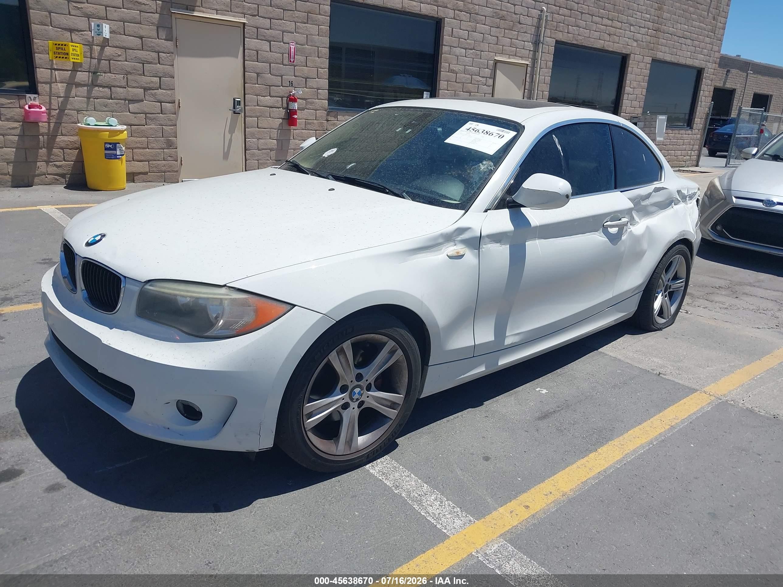 2013 Bmw 128i   White vin: WBAUP7C56DVP24682