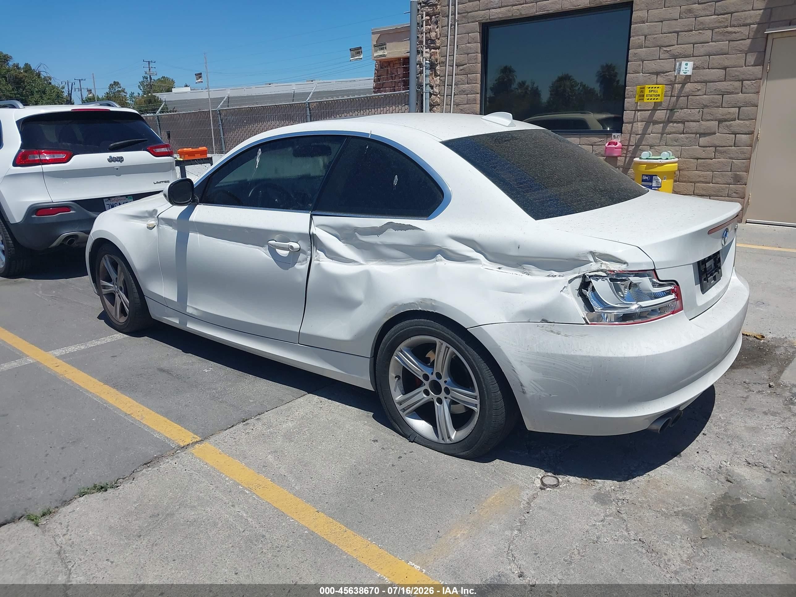 2013 Bmw 128i   White vin: WBAUP7C56DVP24682